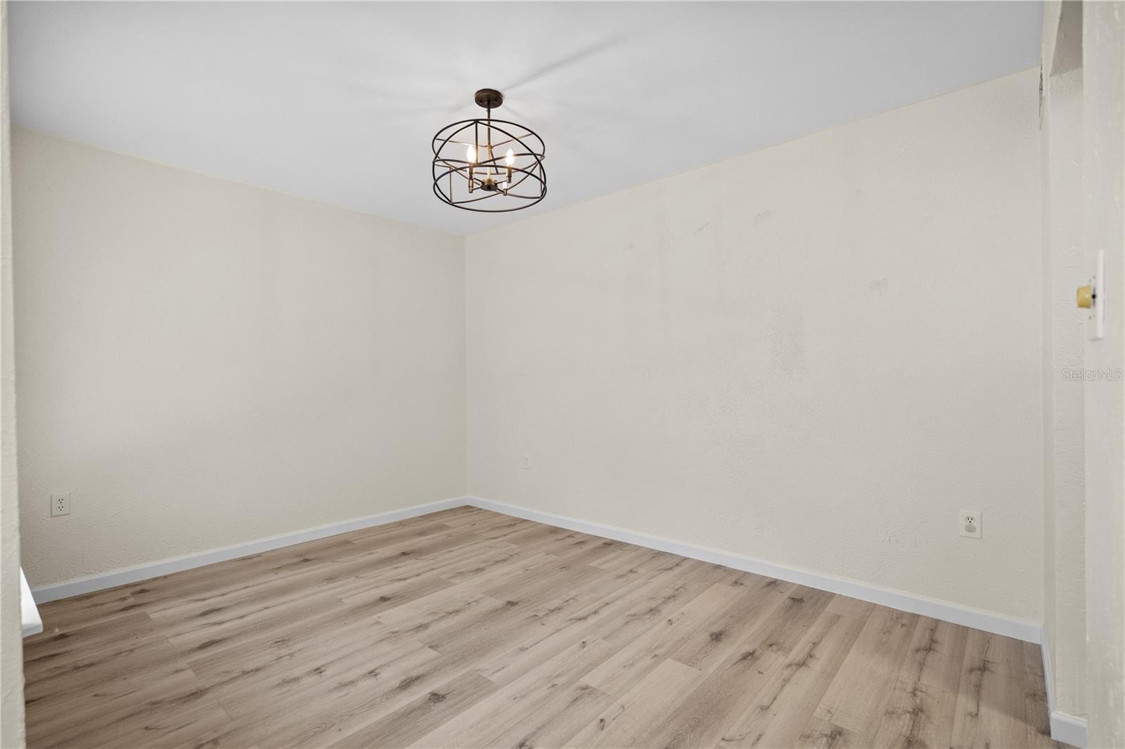 Image 3 of 27 For 3775 40th Lane S L