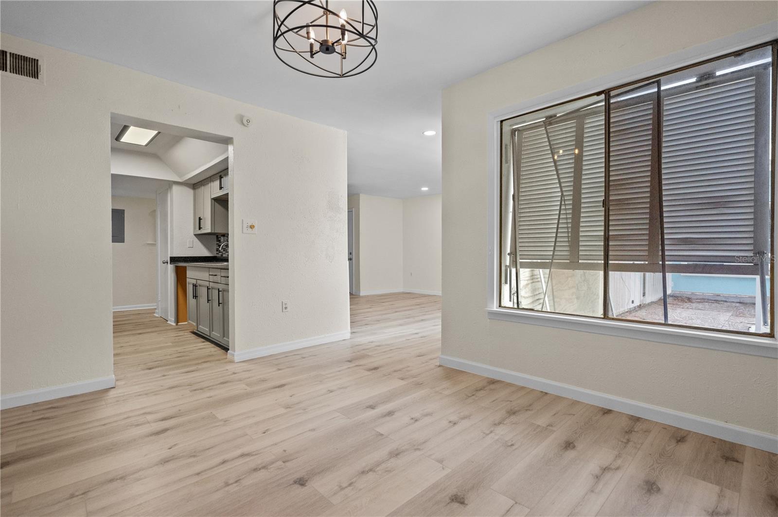 Image 4 of 27 For 3775 40th Lane S L