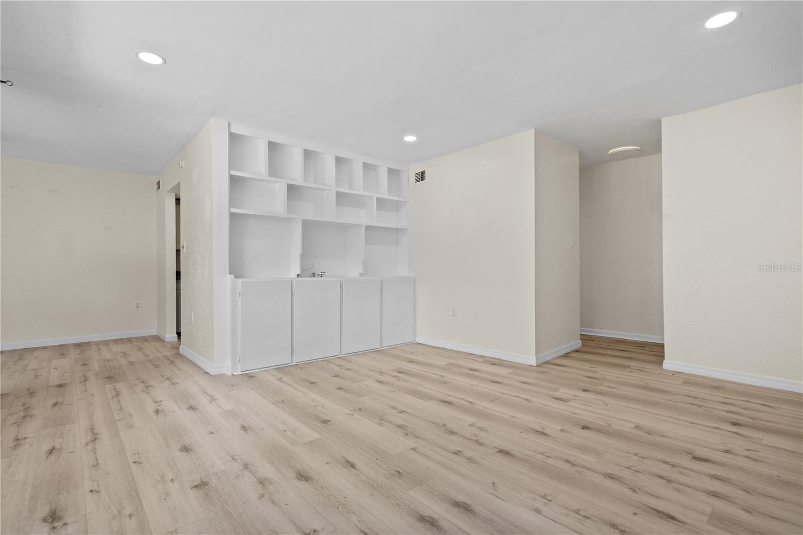 Image 6 of 27 For 3775 40th Lane S L