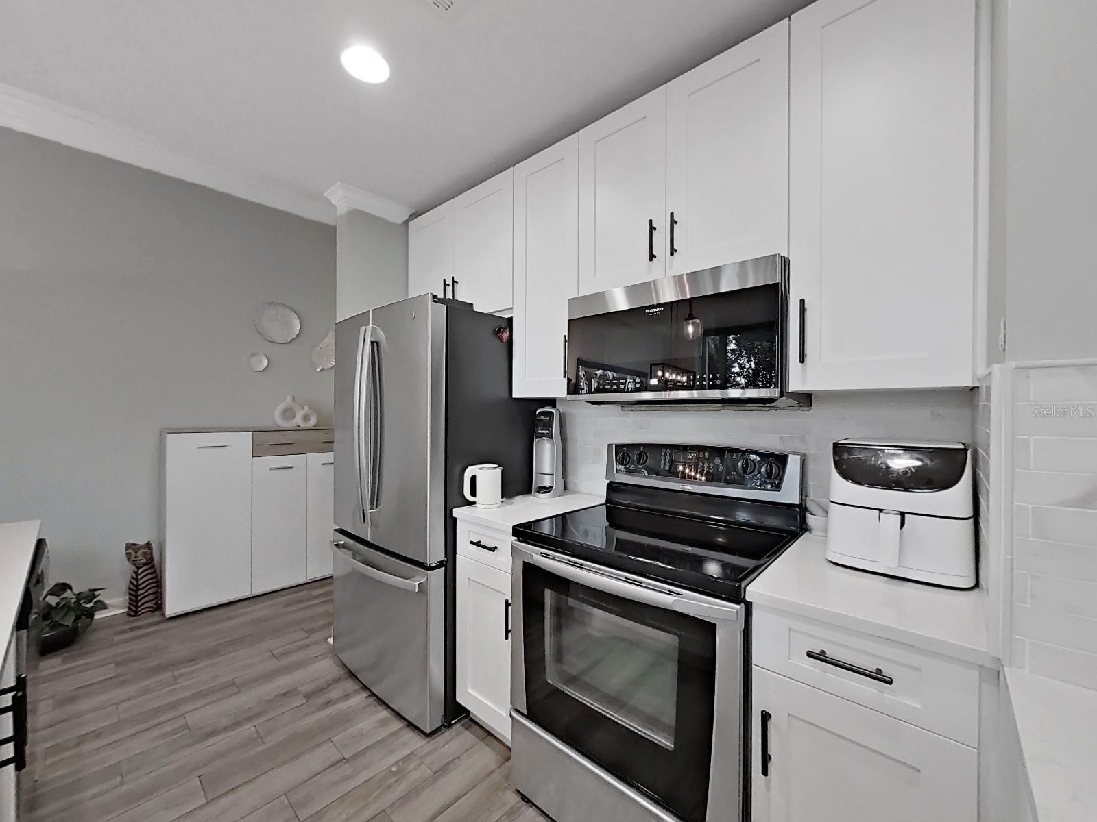 Image 11 of 47 For 777 Ashley Drive 807