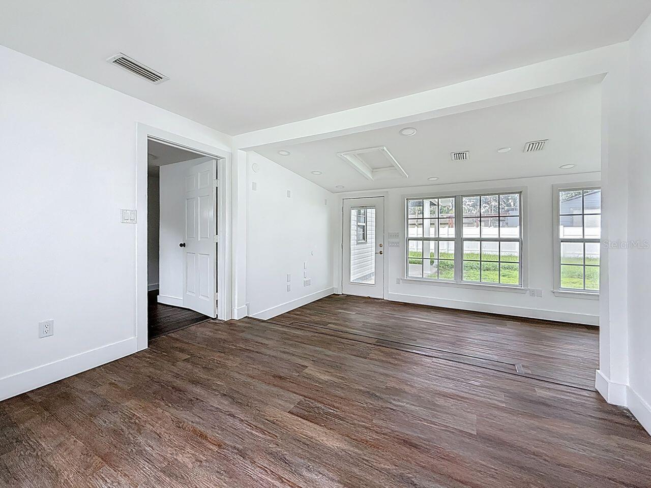 Image 10 of 39 For 2122 52nd Avenue N
