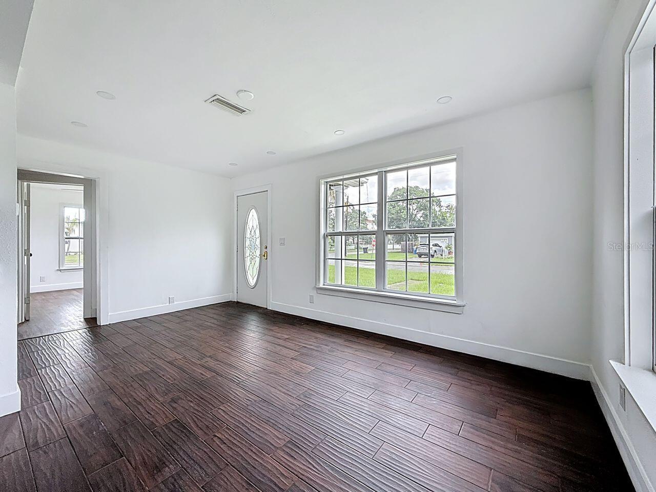 Image 11 of 39 For 2122 52nd Avenue N