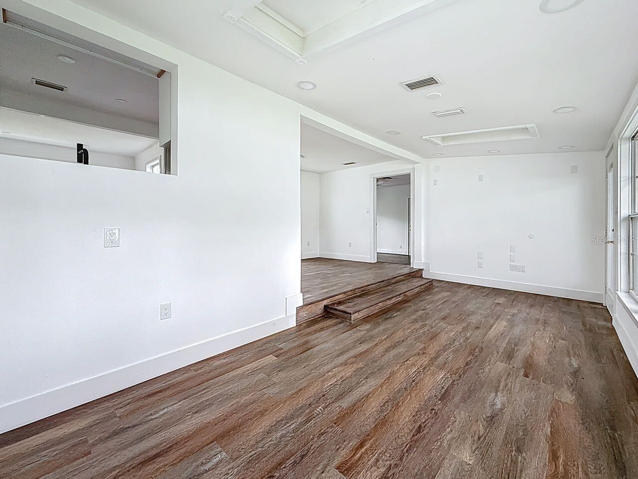 Image 19 of 39 For 2122 52nd Avenue N