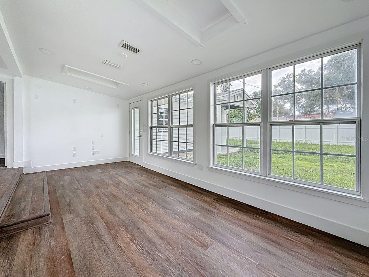 Image 20 of 39 For 2122 52nd Avenue N