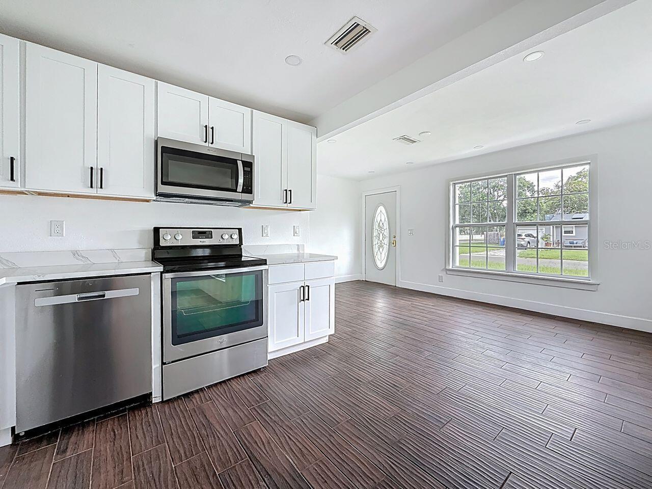 Image 9 of 39 For 2122 52nd Avenue N