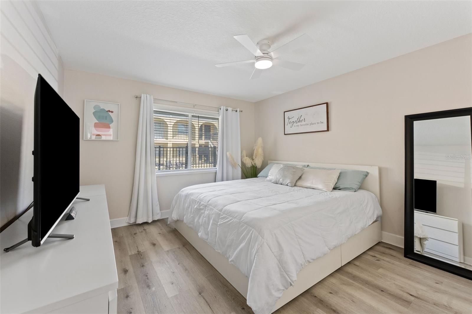 Image 13 of 25 For 3206 Azeele Street 104