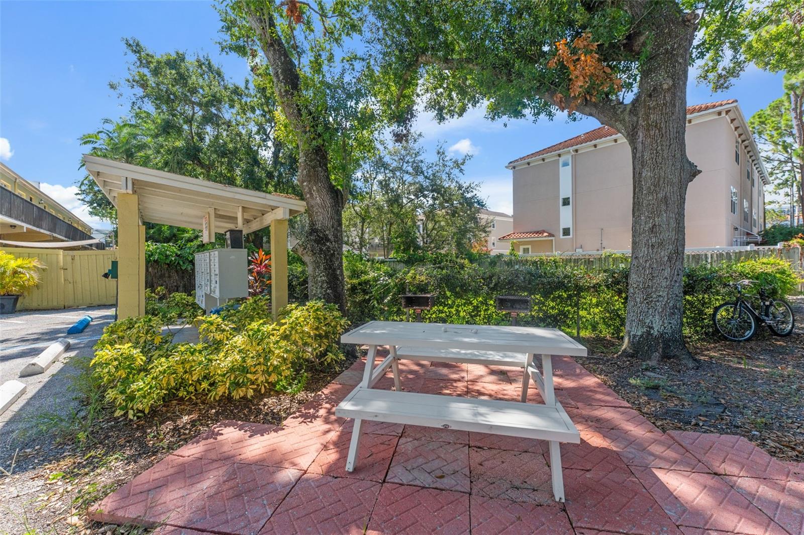 Image 18 of 25 For 3206 Azeele Street 104