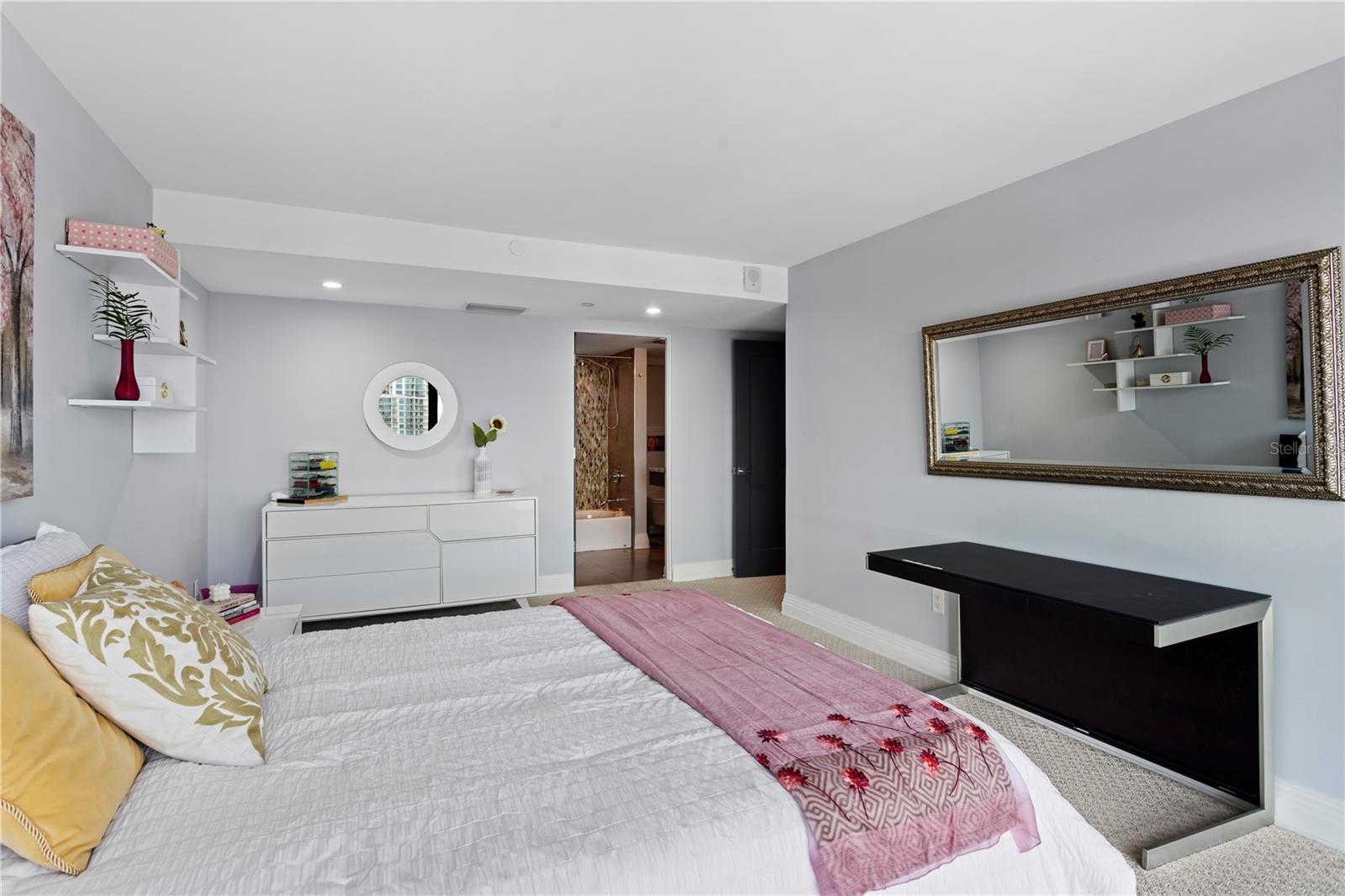 Image 45 of 79 For 3301 Bayshore Boulevard 2207b
