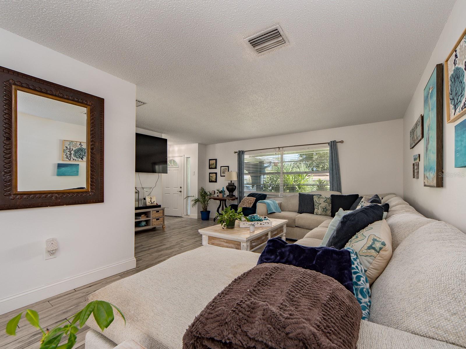 Image 7 of 30 For 2331 Robyn Court
