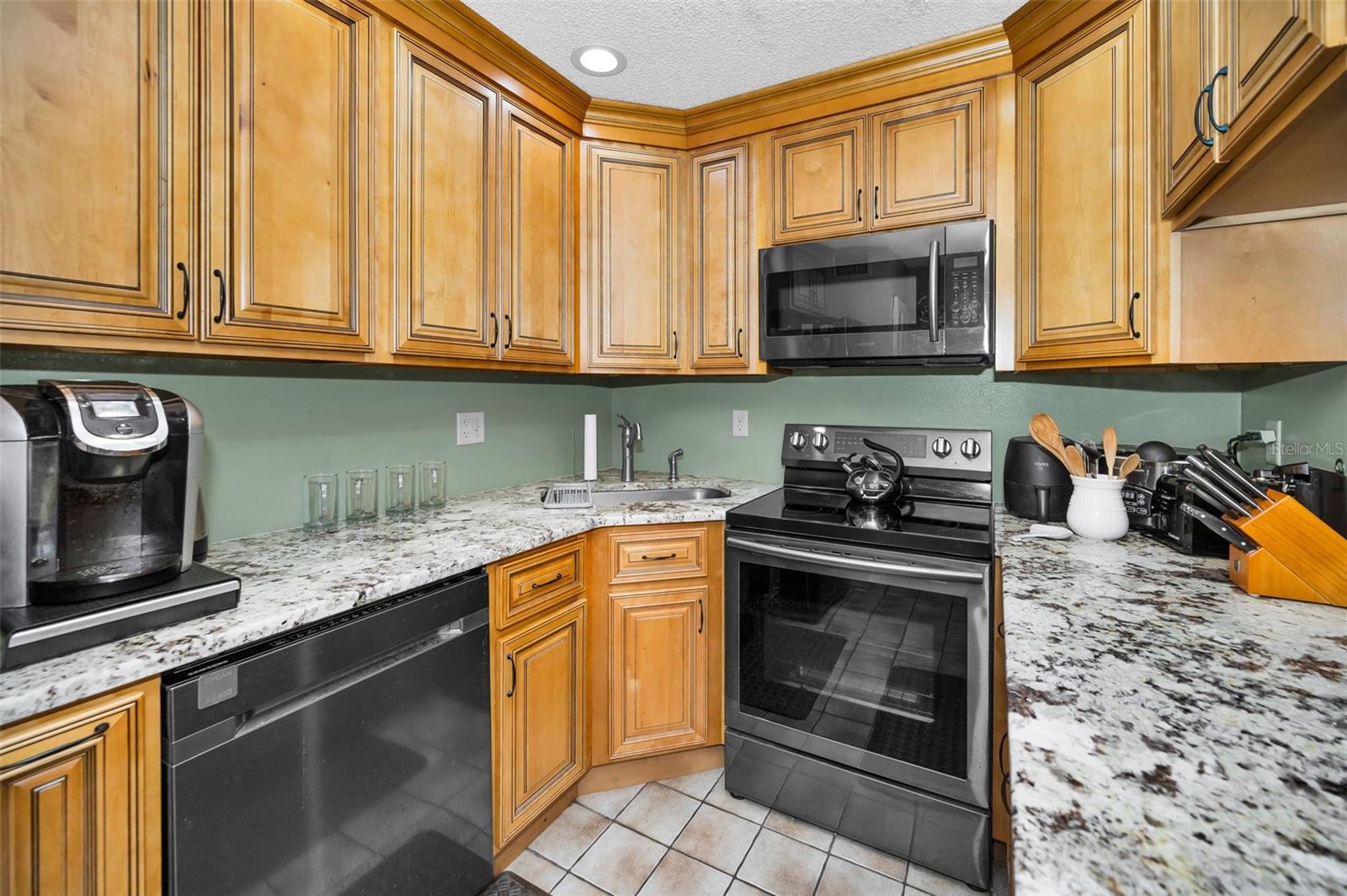 Image 24 of 65 For 2666 Pine Ridge Way N C2