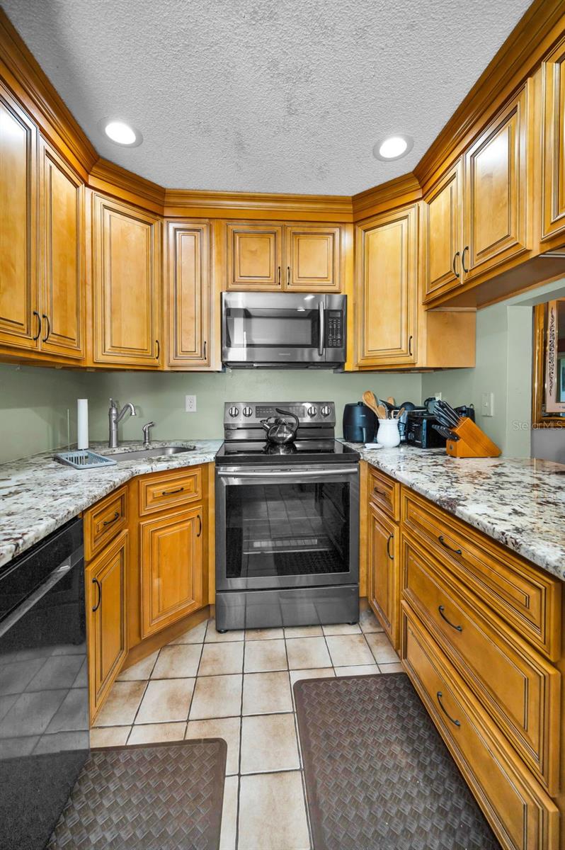 Image 25 of 65 For 2666 Pine Ridge Way N C2