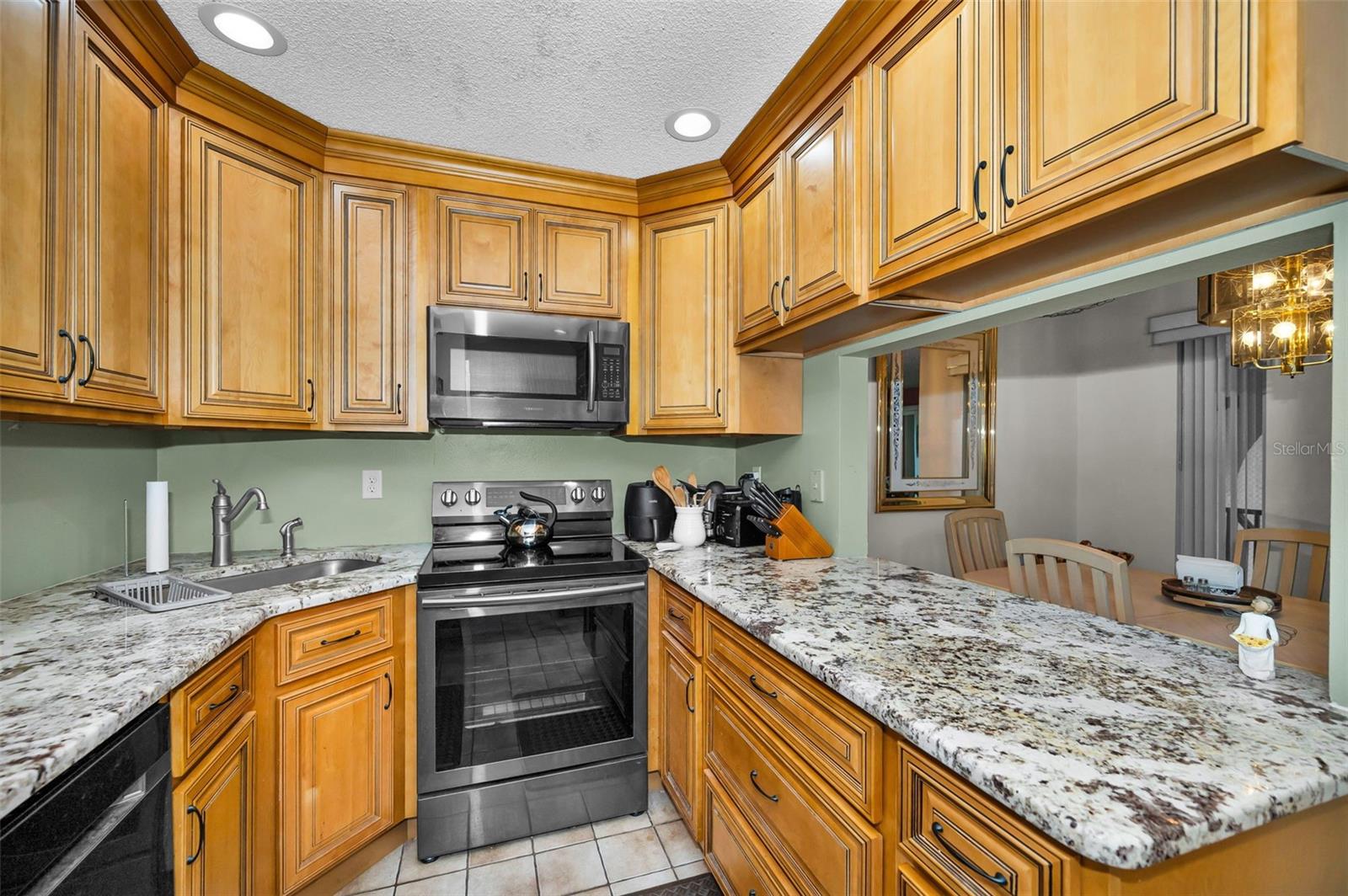 Image 26 of 65 For 2666 Pine Ridge Way N C2