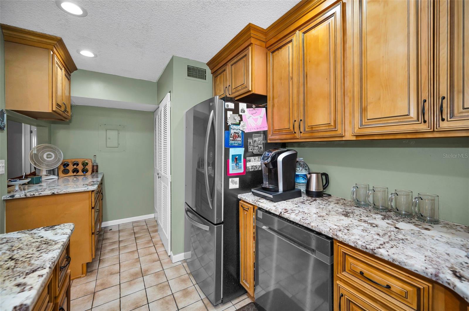 Image 29 of 65 For 2666 Pine Ridge Way N C2