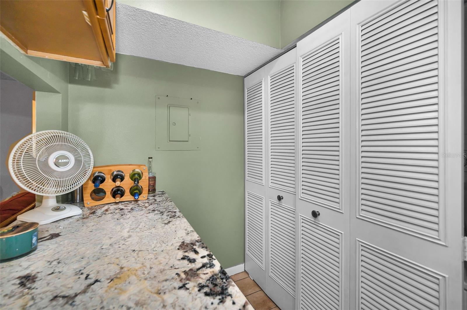 Image 30 of 65 For 2666 Pine Ridge Way N C2