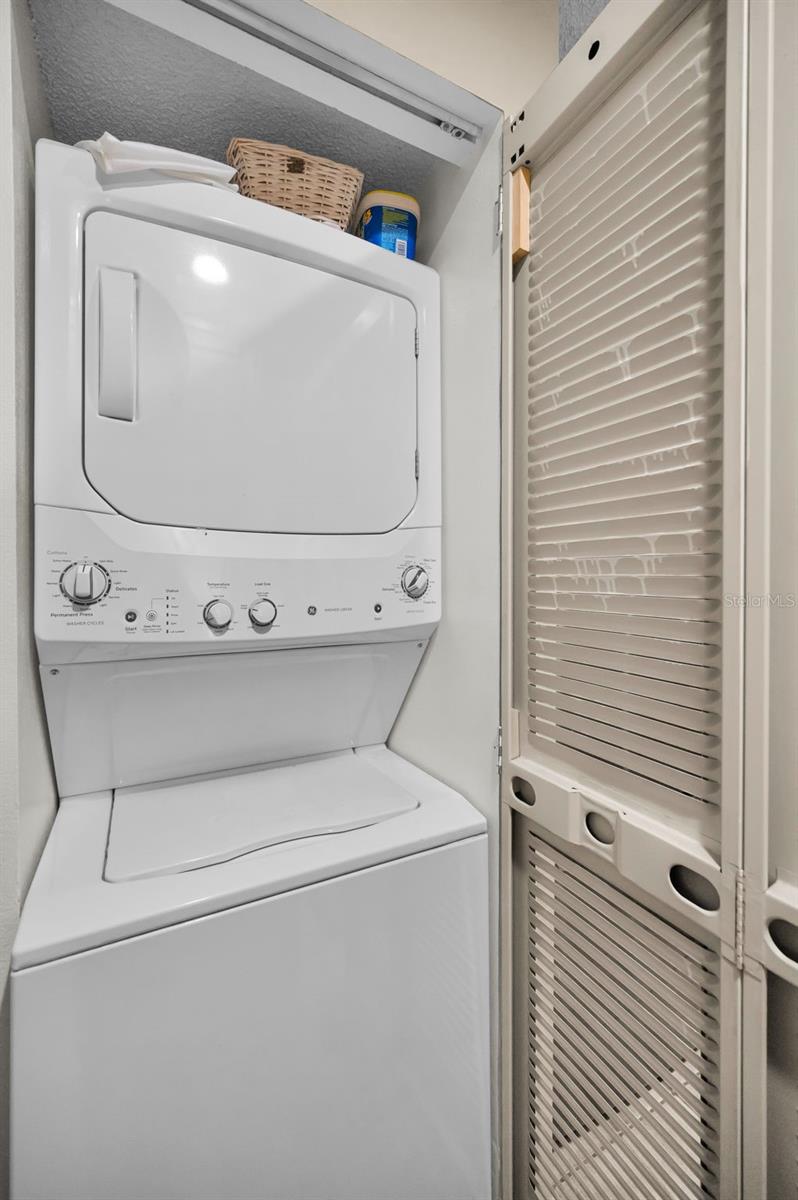 Image 39 of 65 For 2666 Pine Ridge Way N C2