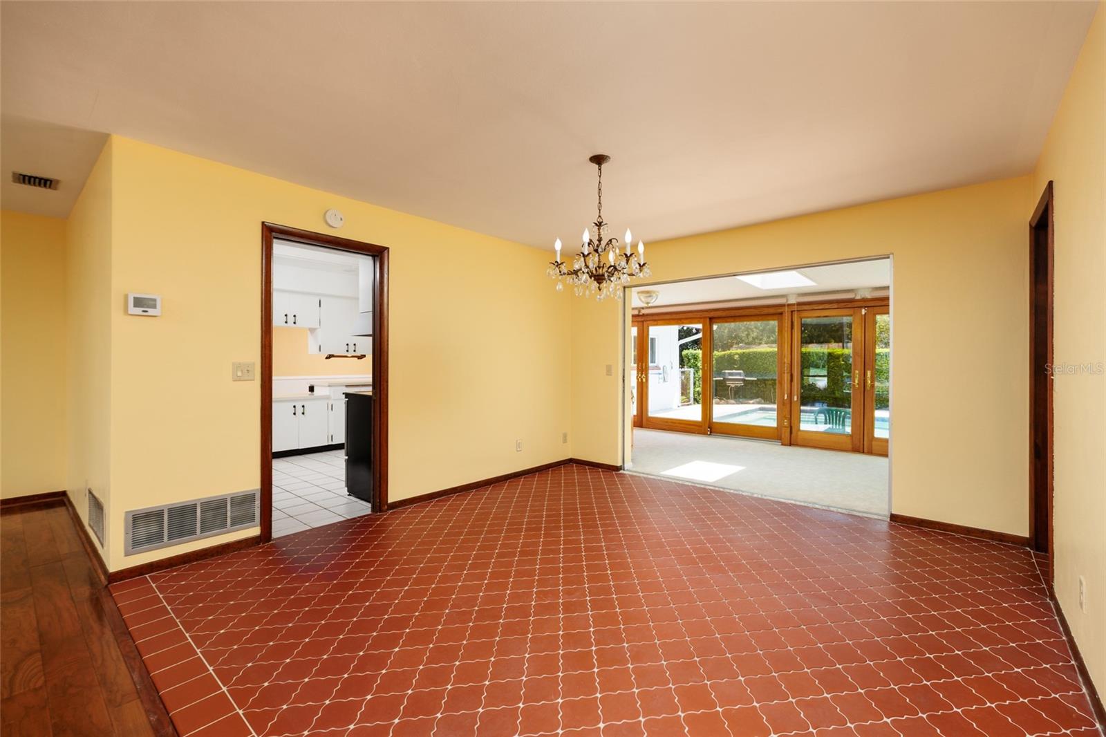 Image 13 of 64 For 1027 Grovewood Court