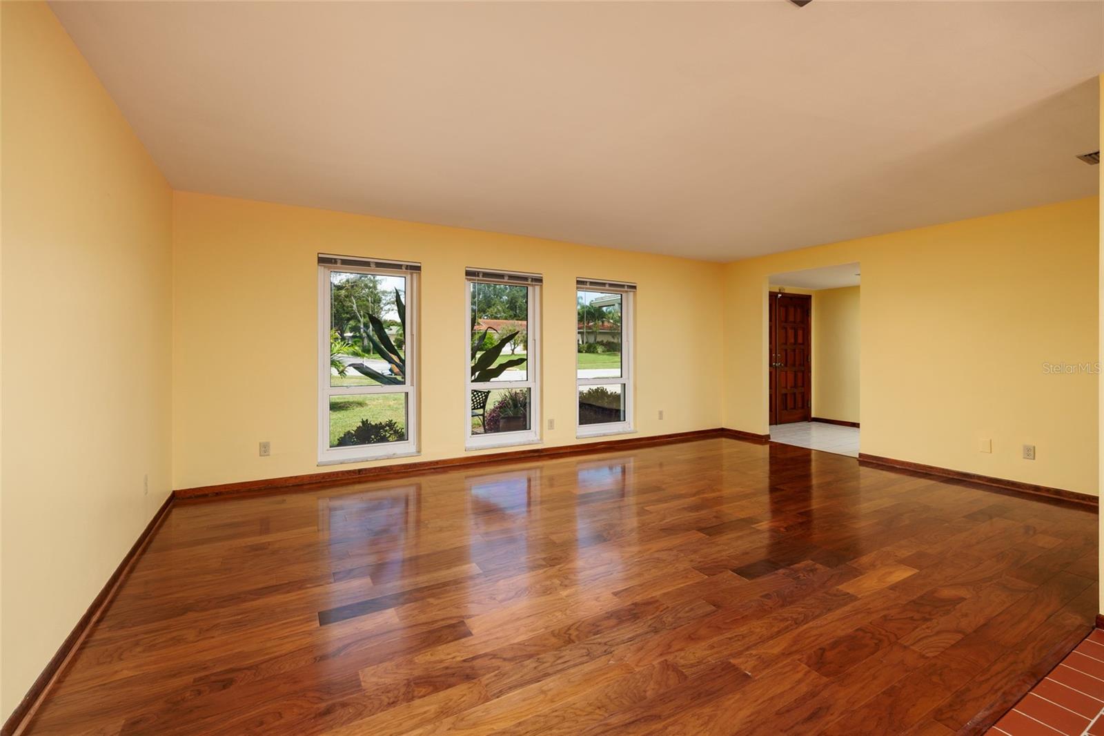 Image 18 of 64 For 1027 Grovewood Court