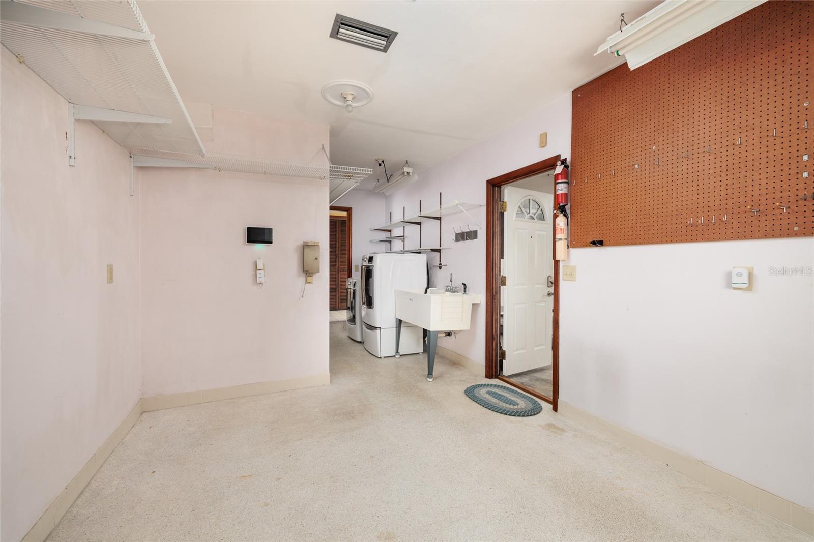 Image 36 of 64 For 1027 Grovewood Court