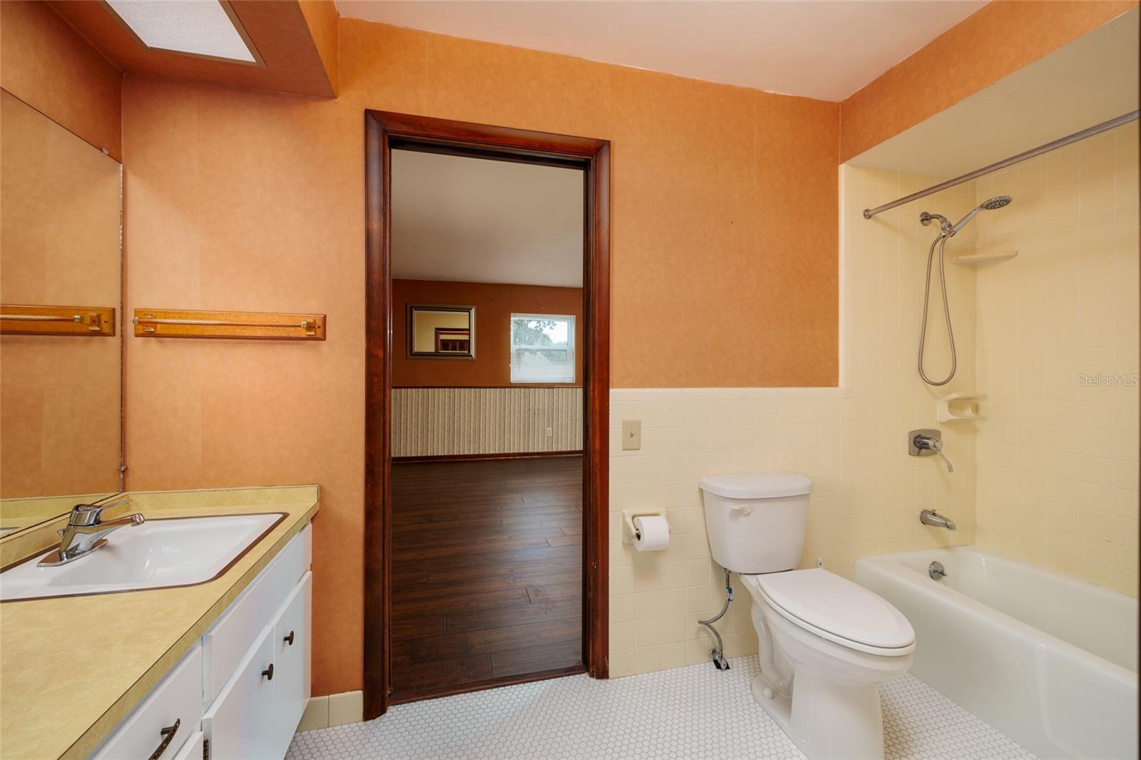 Image 38 of 64 For 1027 Grovewood Court