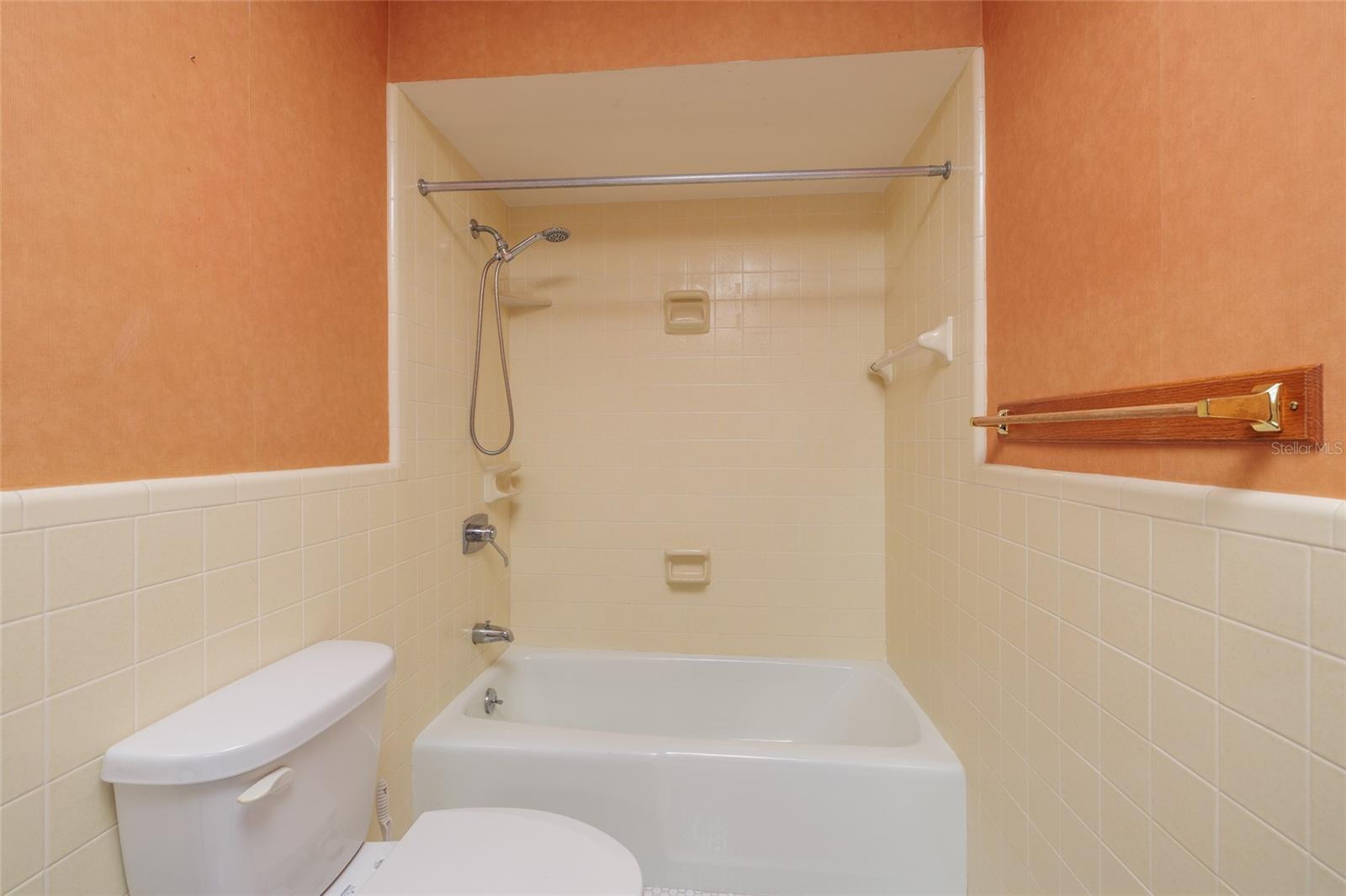 Image 39 of 64 For 1027 Grovewood Court