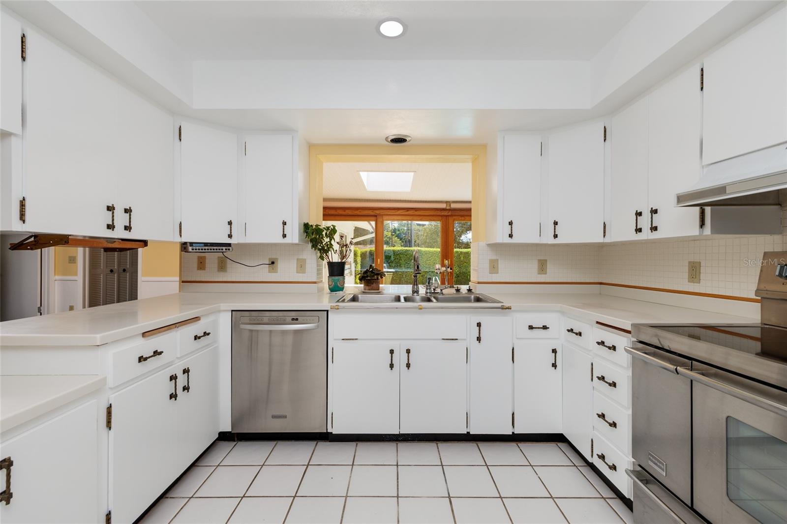 Image 9 of 64 For 1027 Grovewood Court