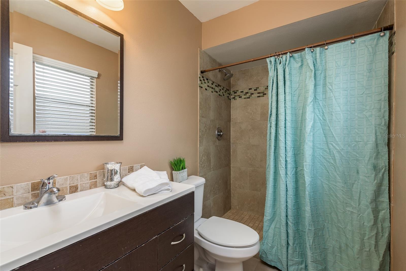 Image 20 of 38 For 429 Evergreen Drive