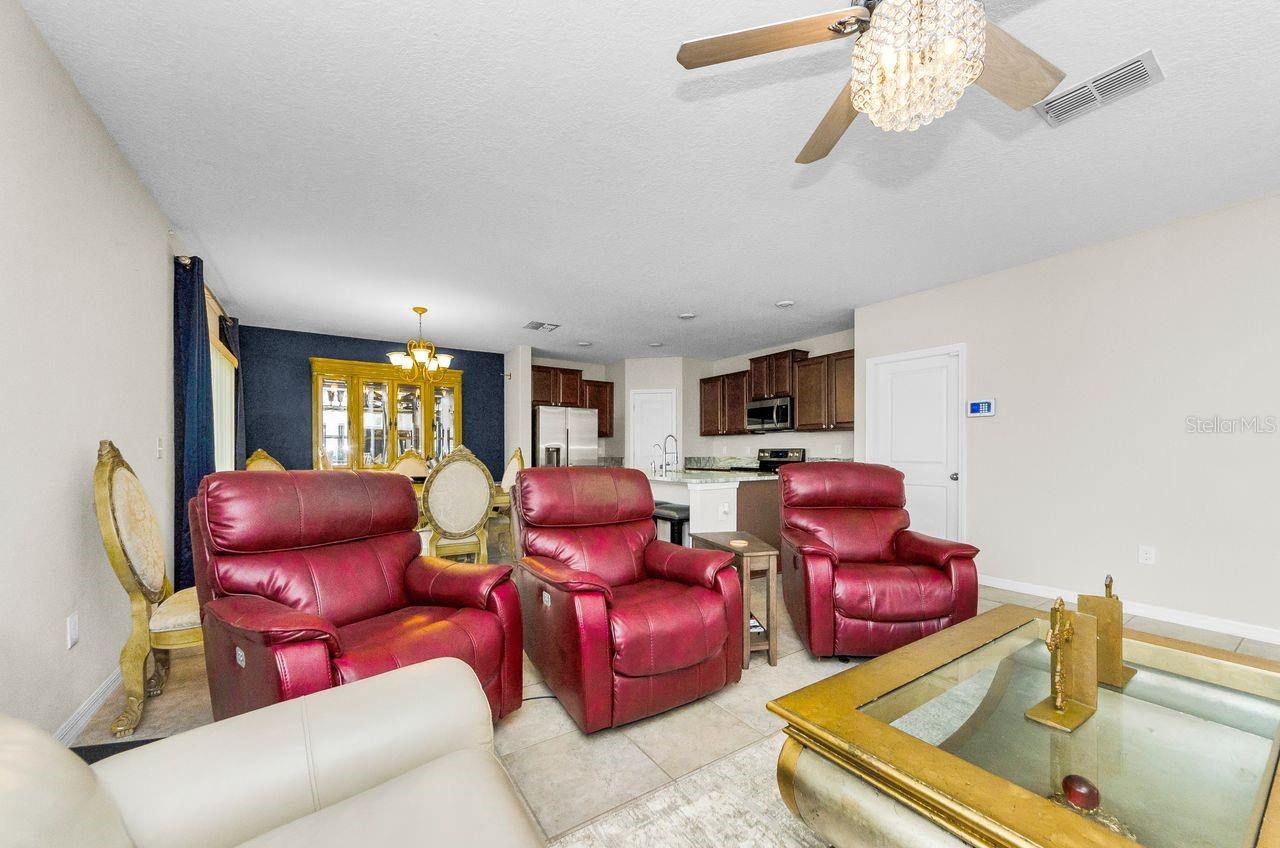 Image 18 of 73 For 17045 Yellow Pine Street
