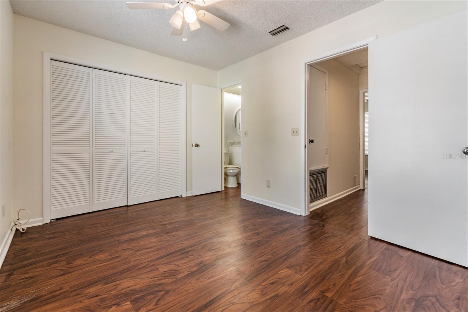 Listing photo id 11 for 1716 Mill Run Circle