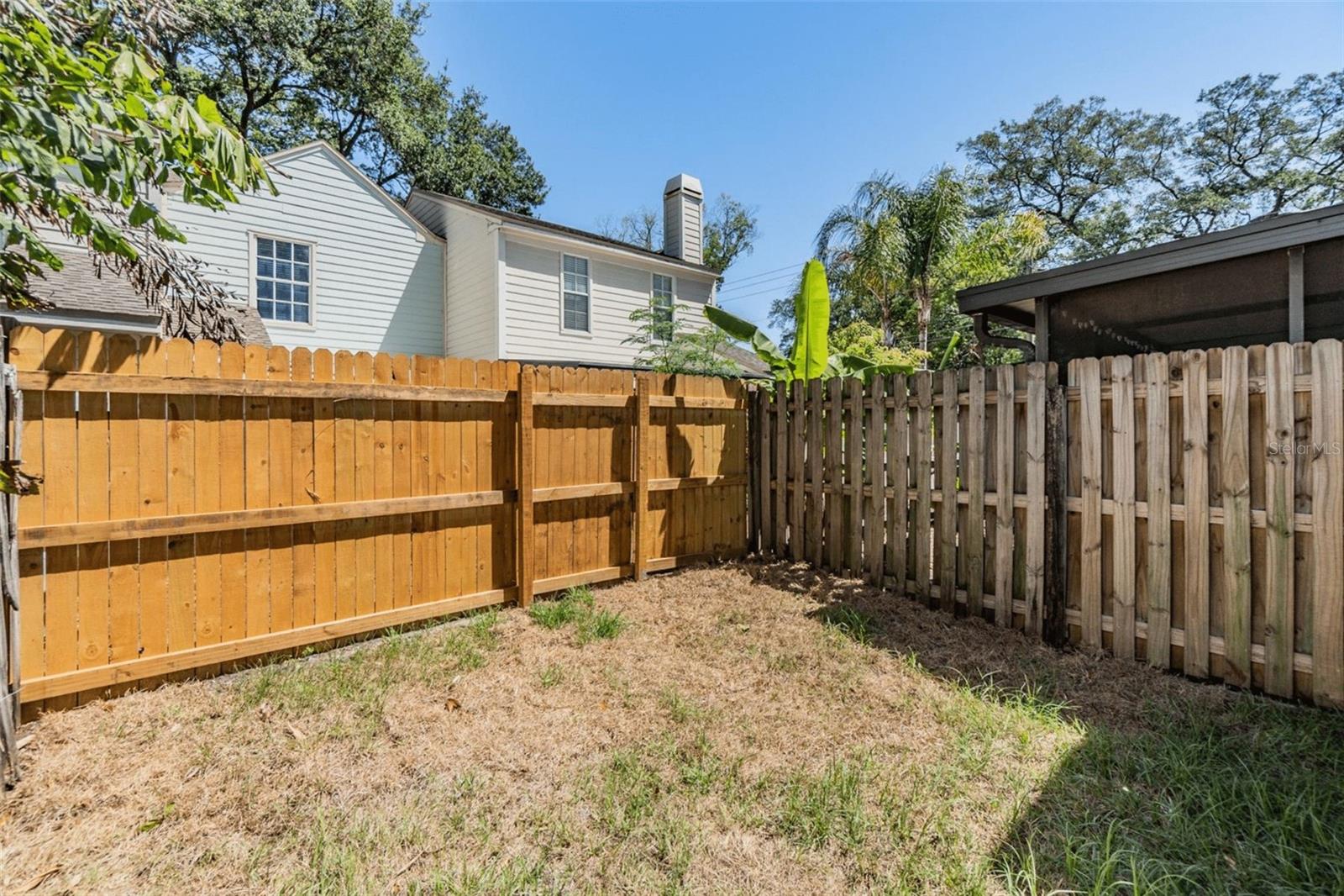 Listing photo id 17 for 1716 Mill Run Circle