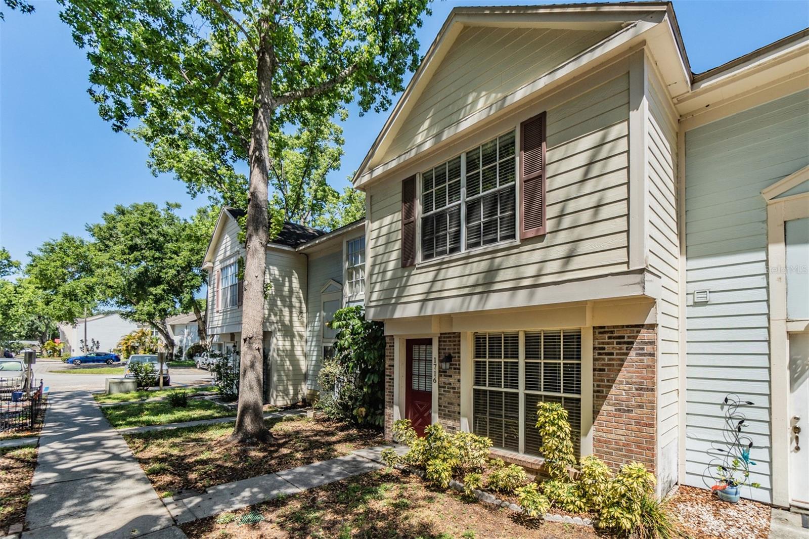 Listing photo id 0 for 1716 Mill Run Circle
