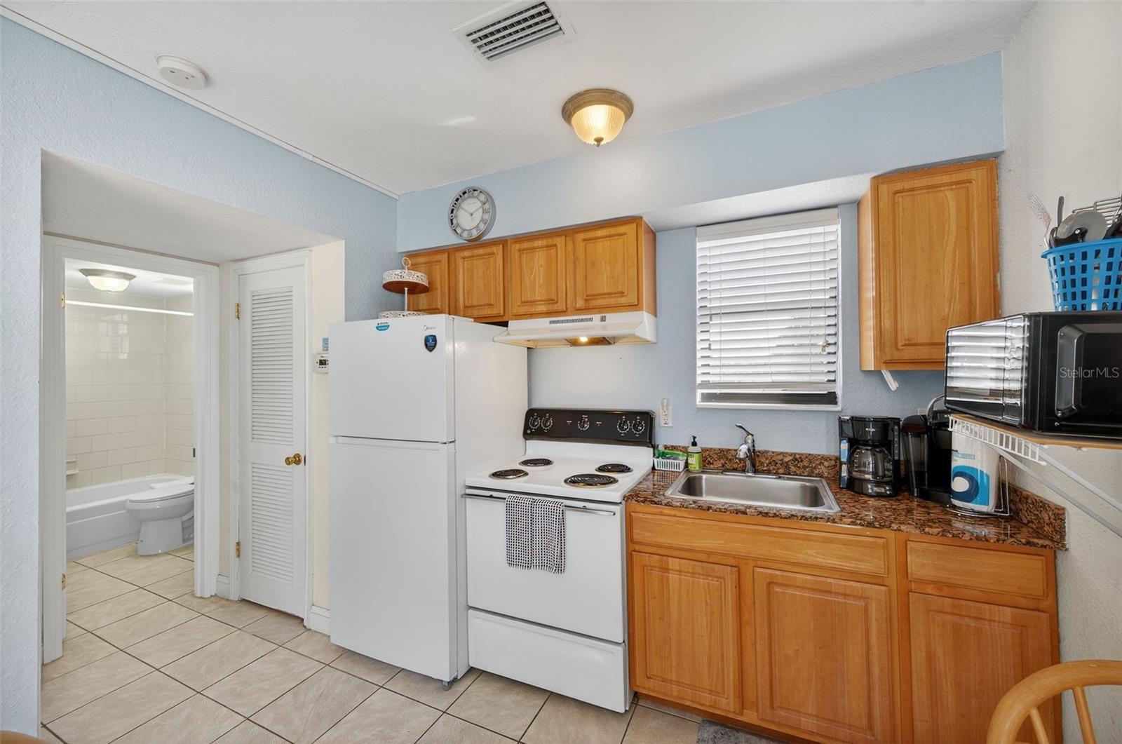 Image 17 of 36 For 16333 Gulf Boulevard 212