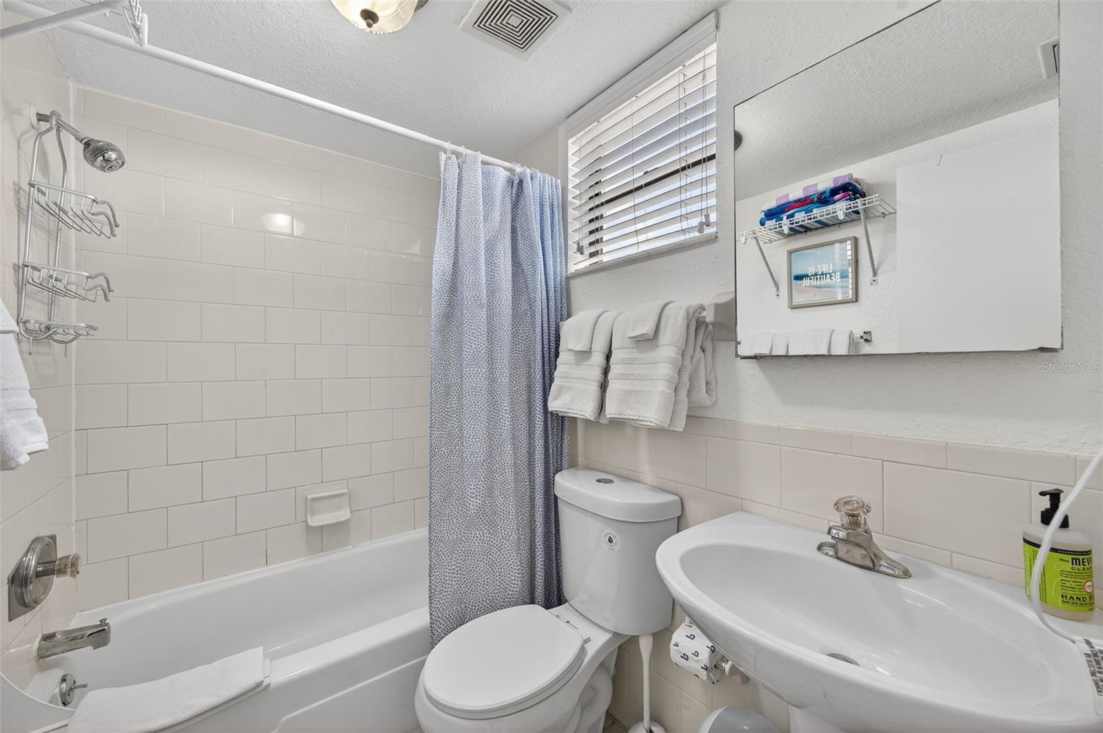Image 18 of 36 For 16333 Gulf Boulevard 212