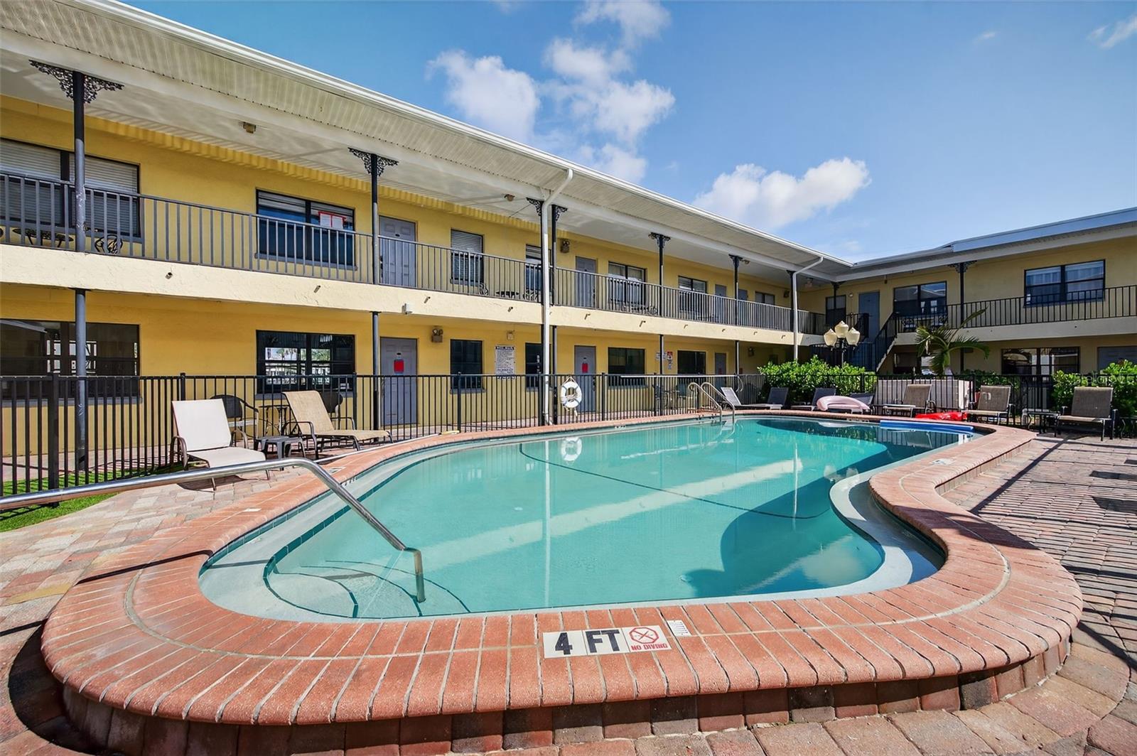 Image 23 of 36 For 16333 Gulf Boulevard 212