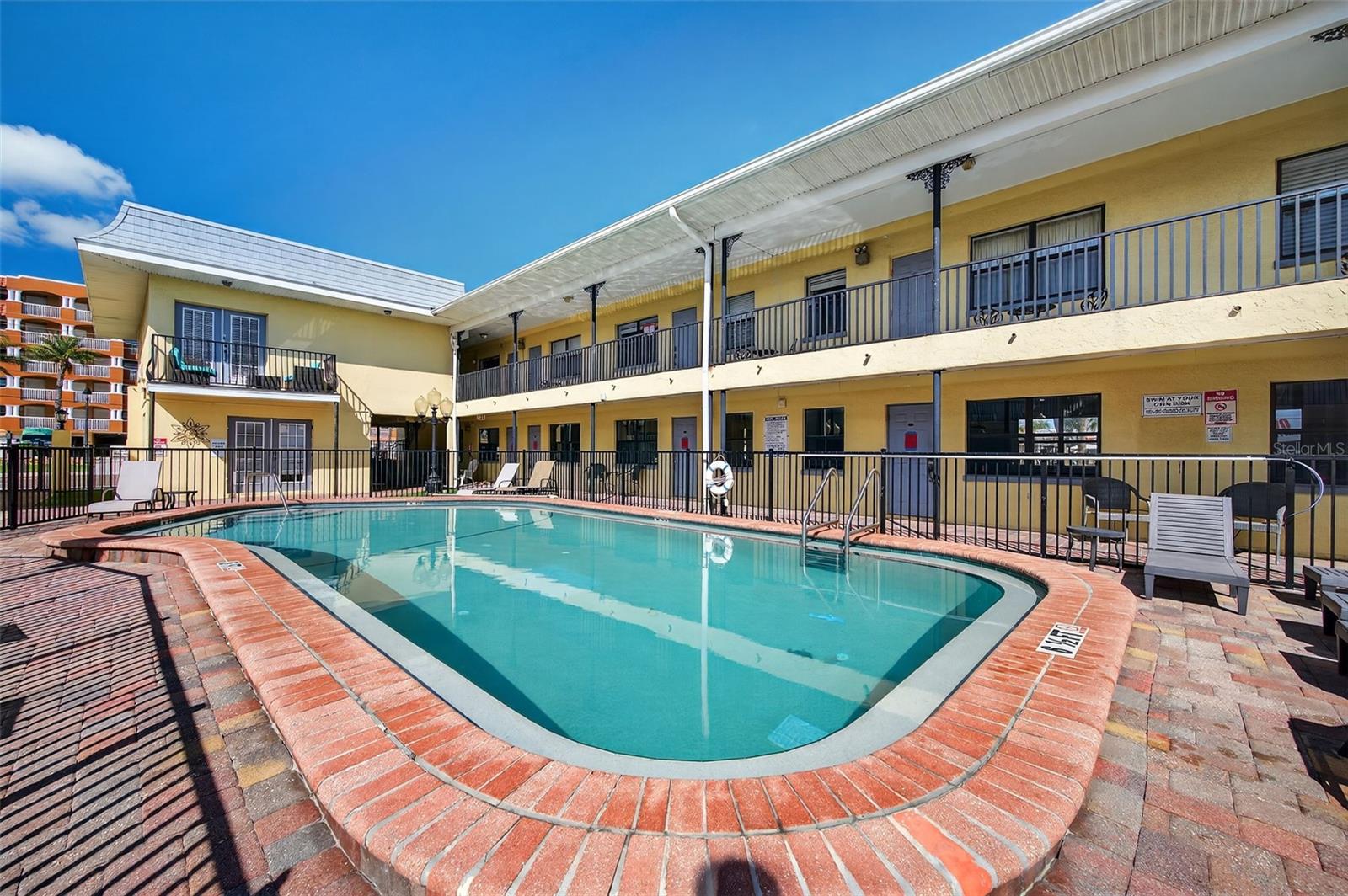 Image 24 of 36 For 16333 Gulf Boulevard 212