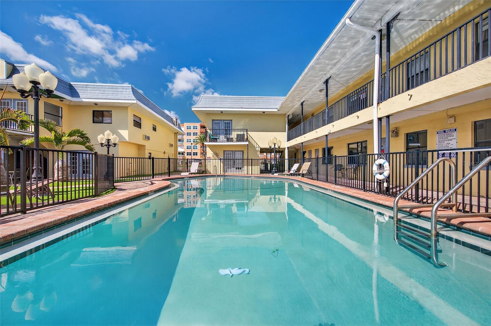 Image 26 of 36 For 16333 Gulf Boulevard 212