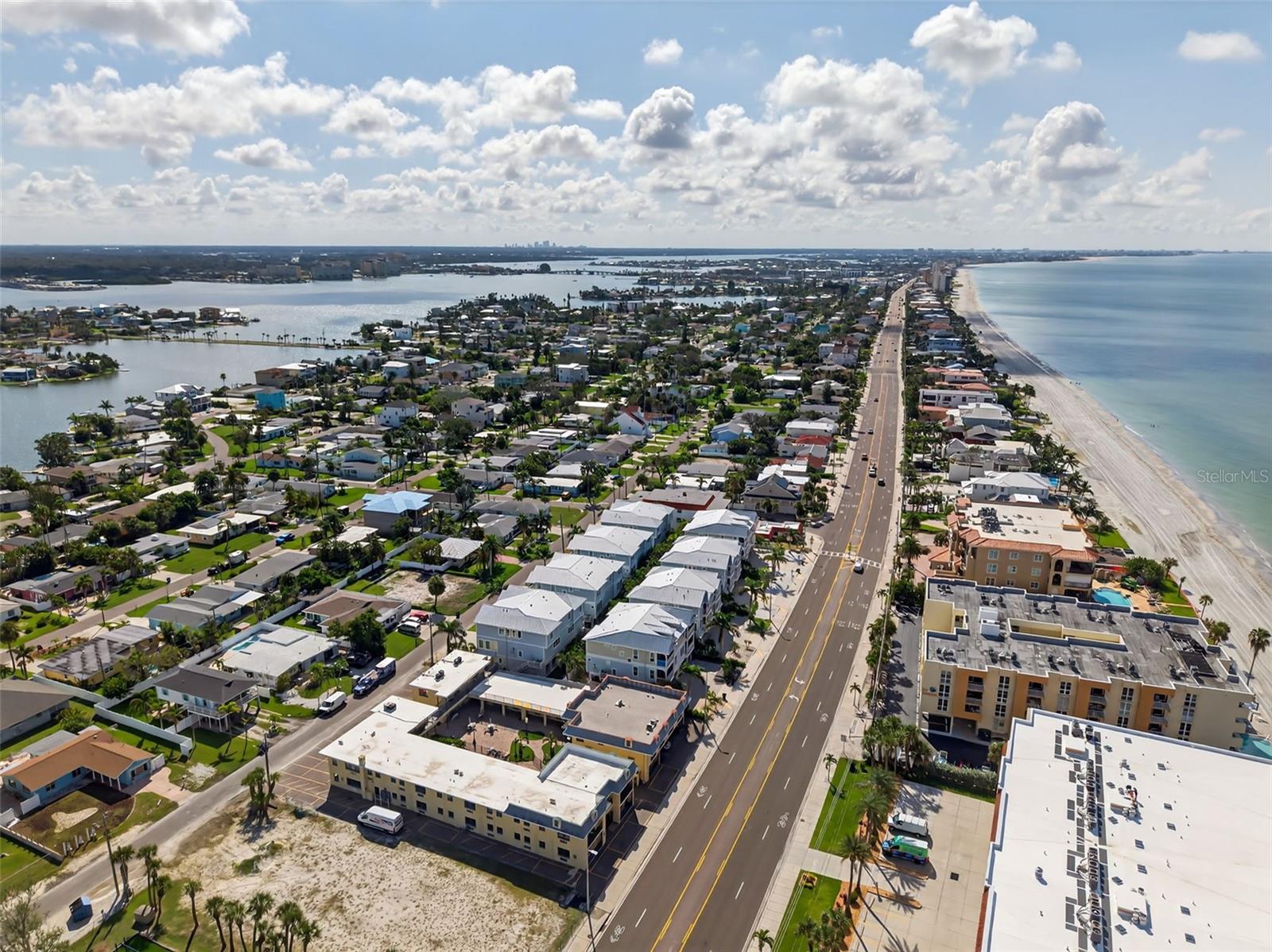 Image 32 of 36 For 16333 Gulf Boulevard 212