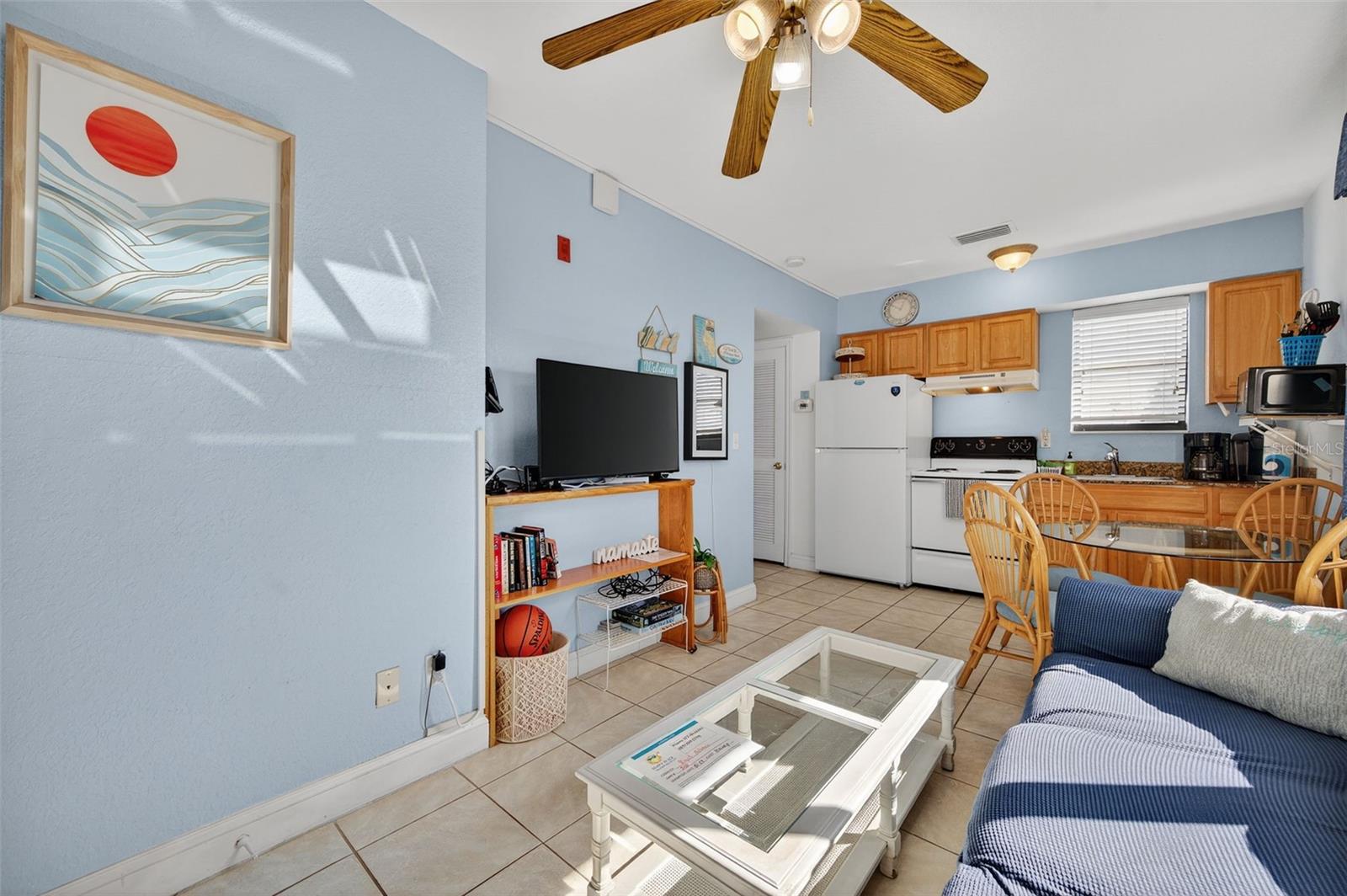 Image 7 of 36 For 16333 Gulf Boulevard 212
