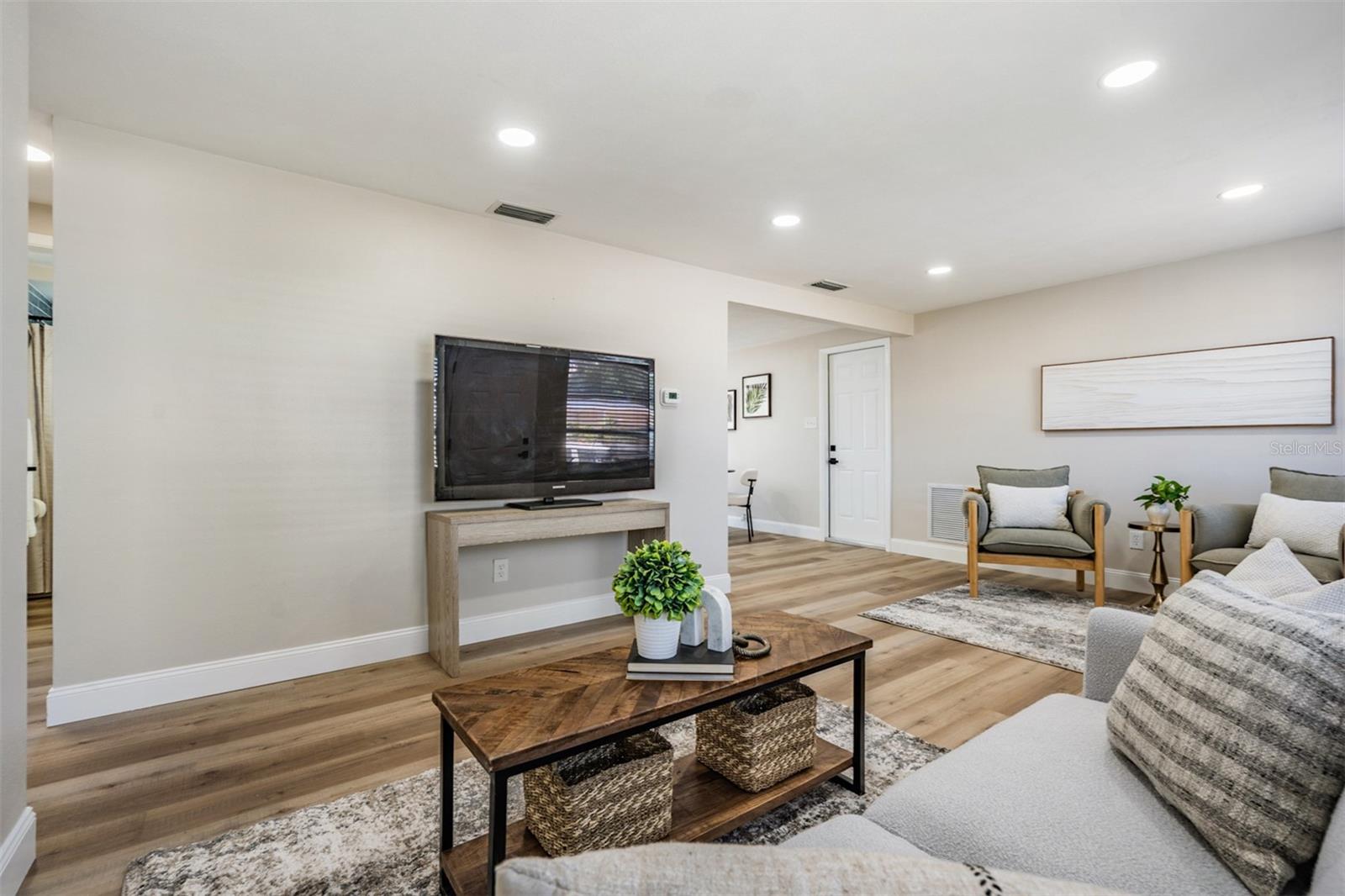 Image 3 of 13 For 3348 Clydesdale Drive