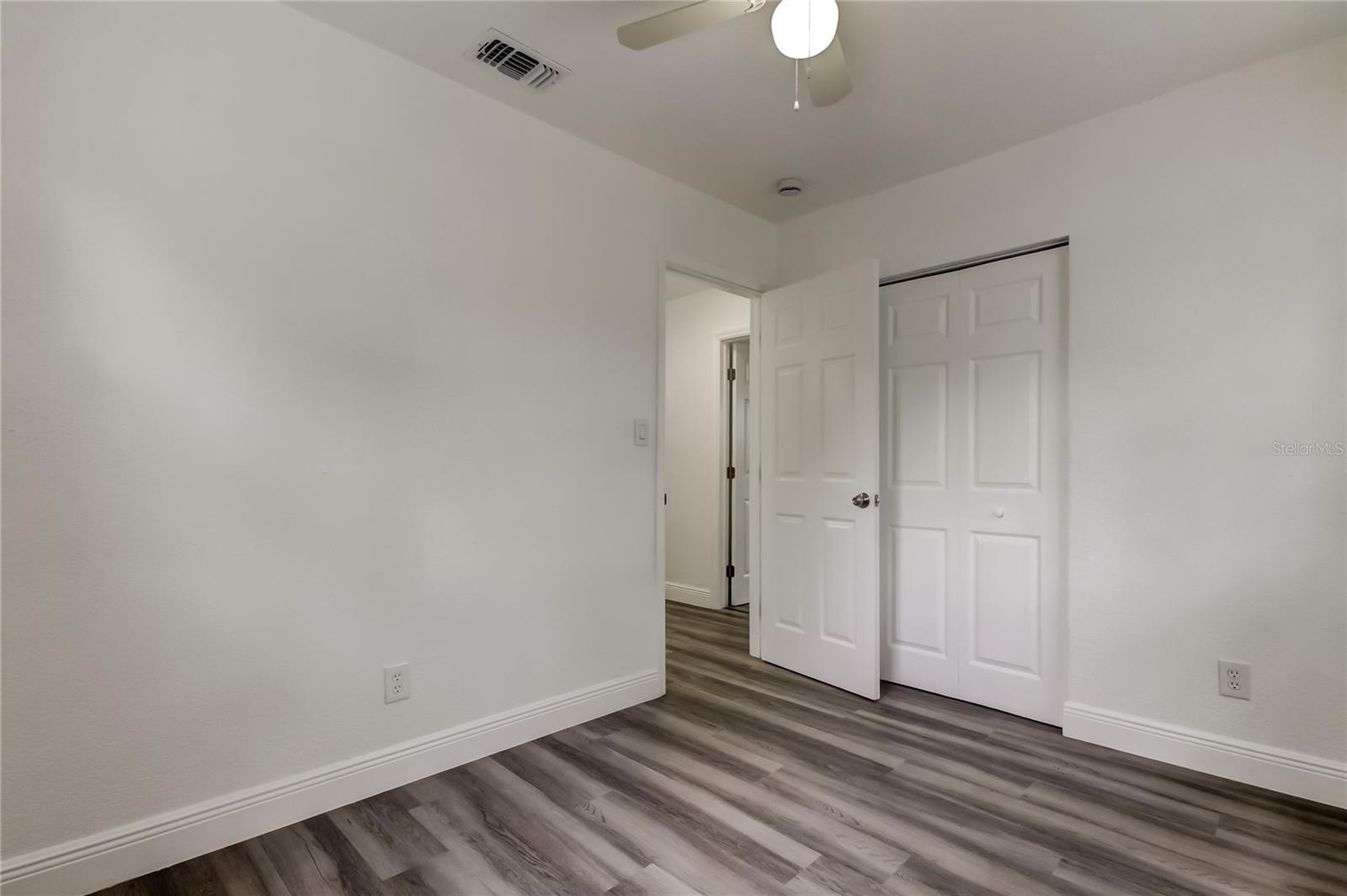 Listing photo id 9 for 2329 110th Avenue
