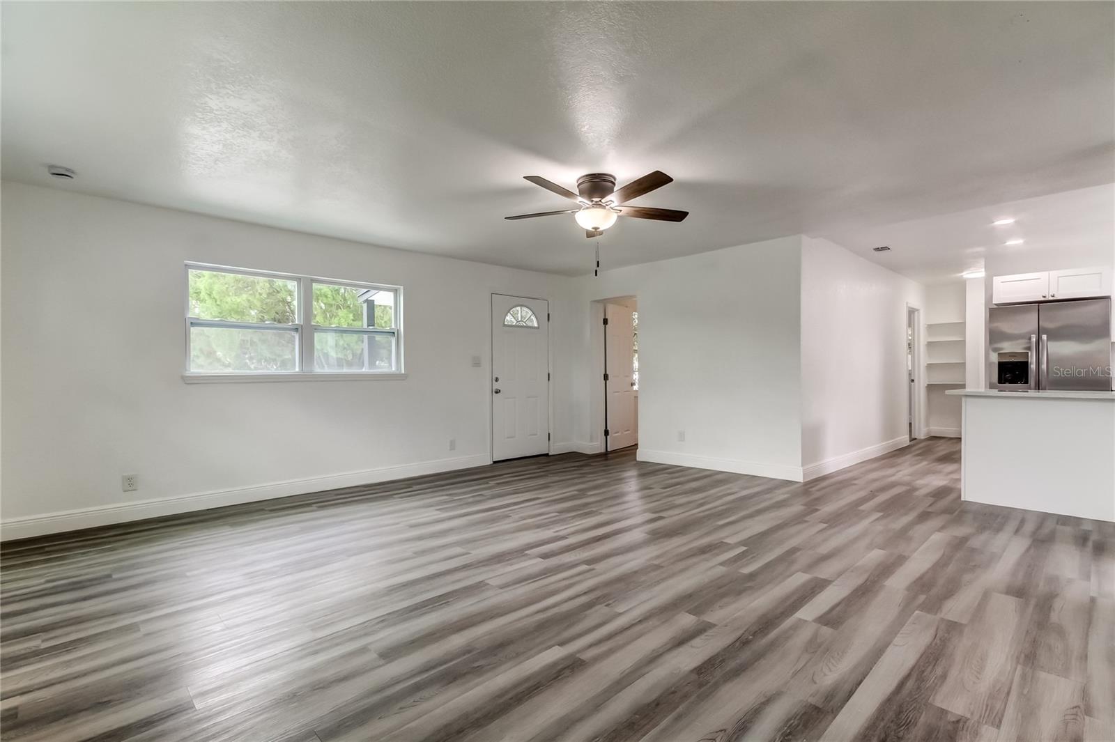 Listing photo id 2 for 2329 110th Avenue