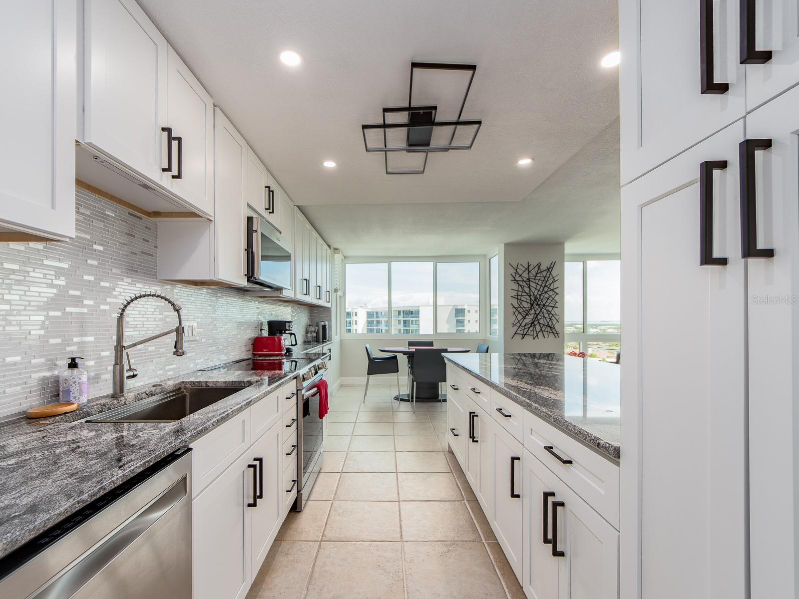 Image 10 of 48 For 660 Island Way 901