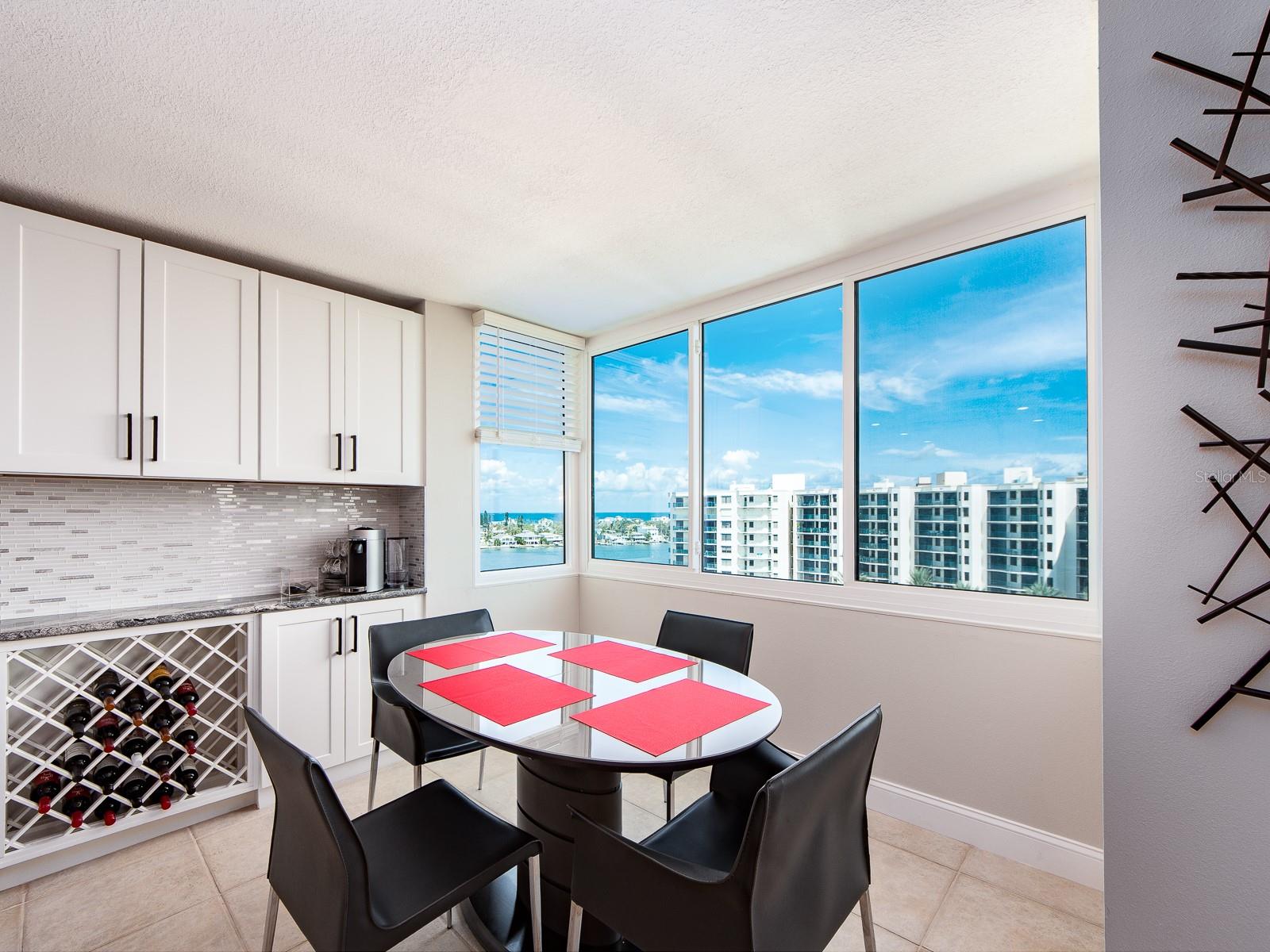 Image 11 of 48 For 660 Island Way 901