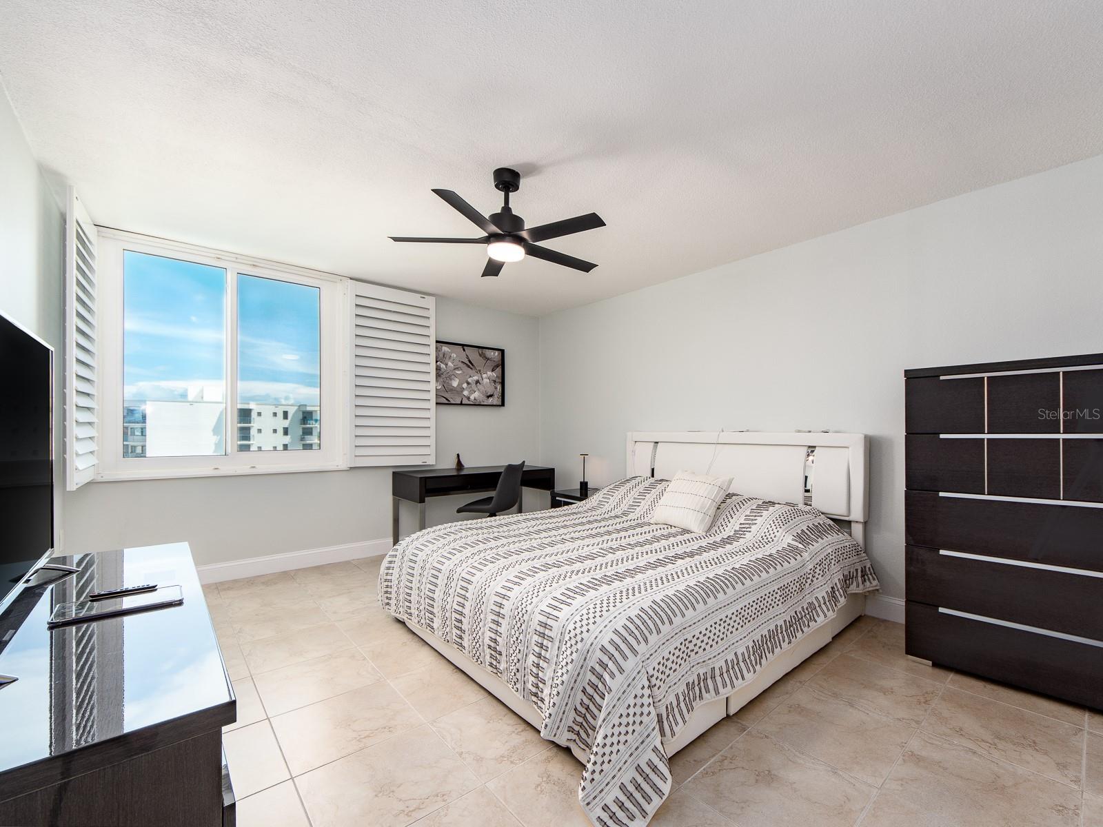Image 13 of 48 For 660 Island Way 901