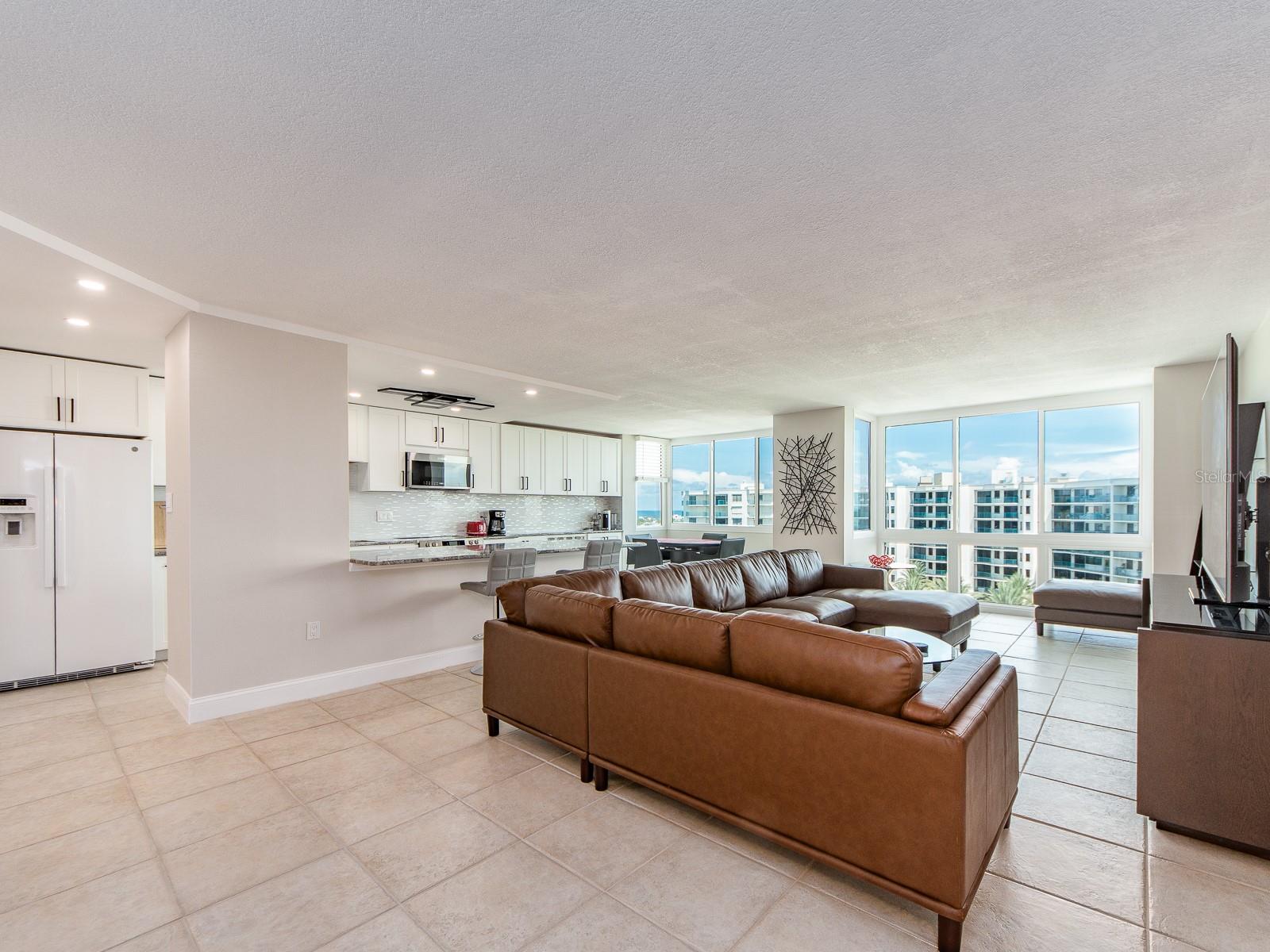 Image 3 of 48 For 660 Island Way 901