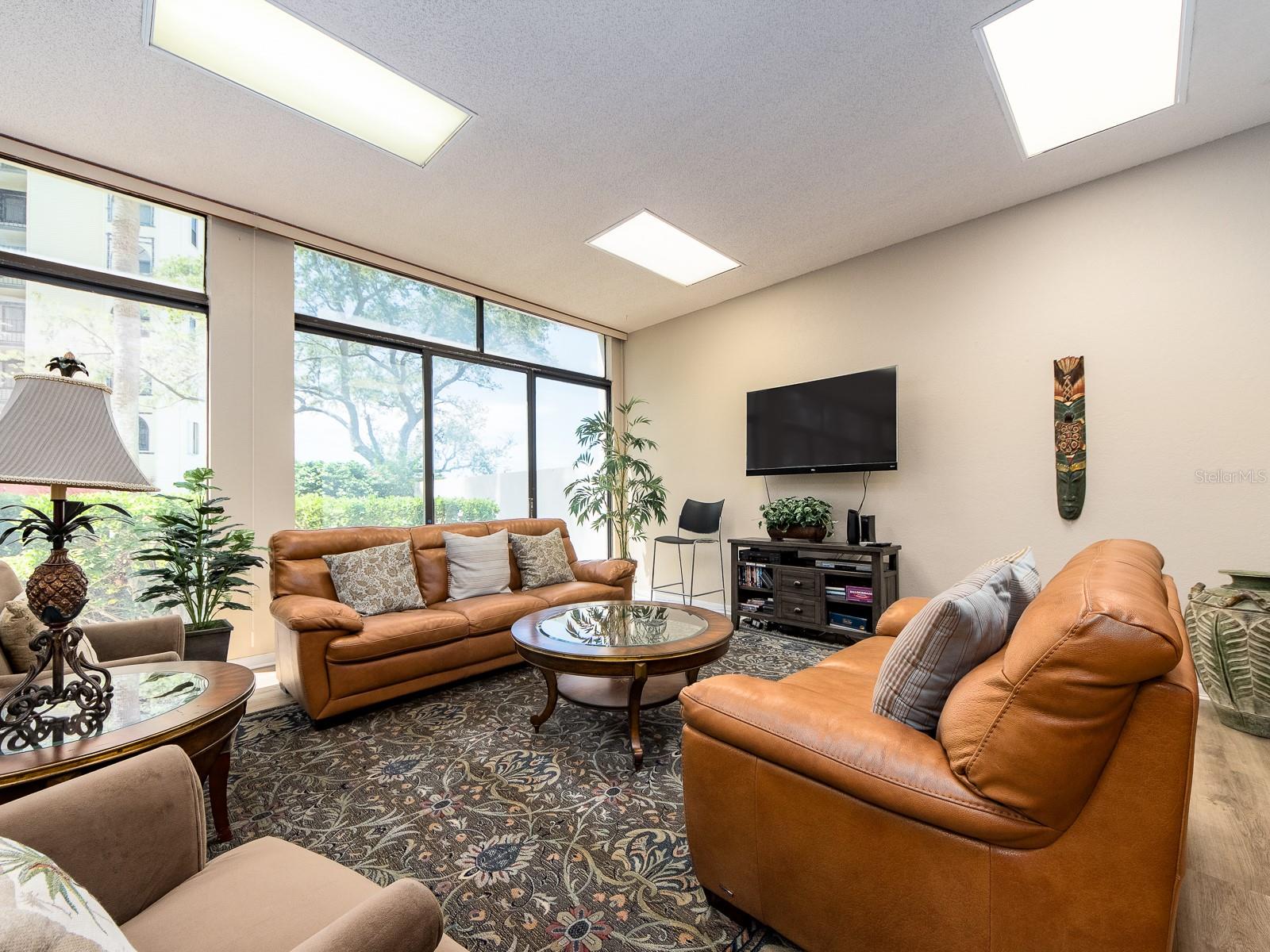 Image 33 of 48 For 660 Island Way 901