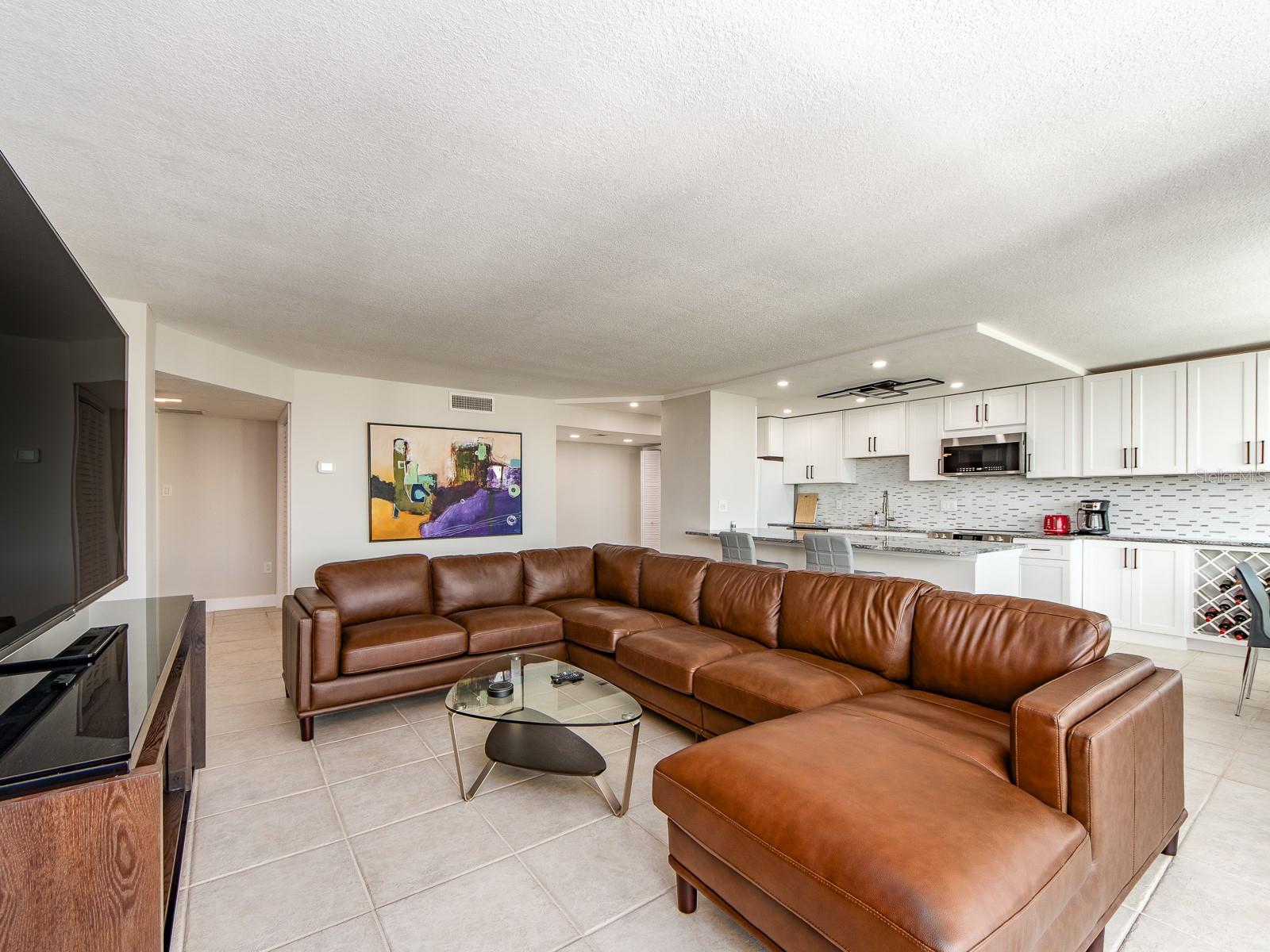 Image 4 of 48 For 660 Island Way 901