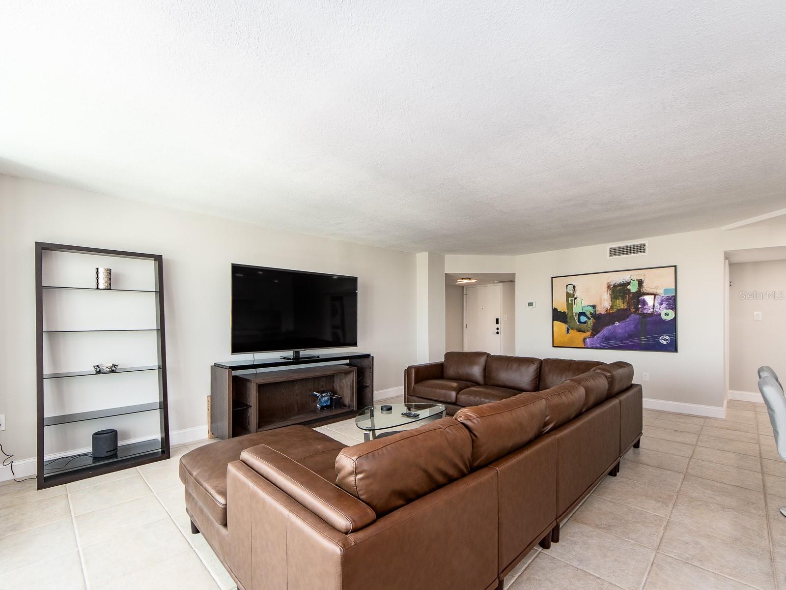 Image 5 of 48 For 660 Island Way 901