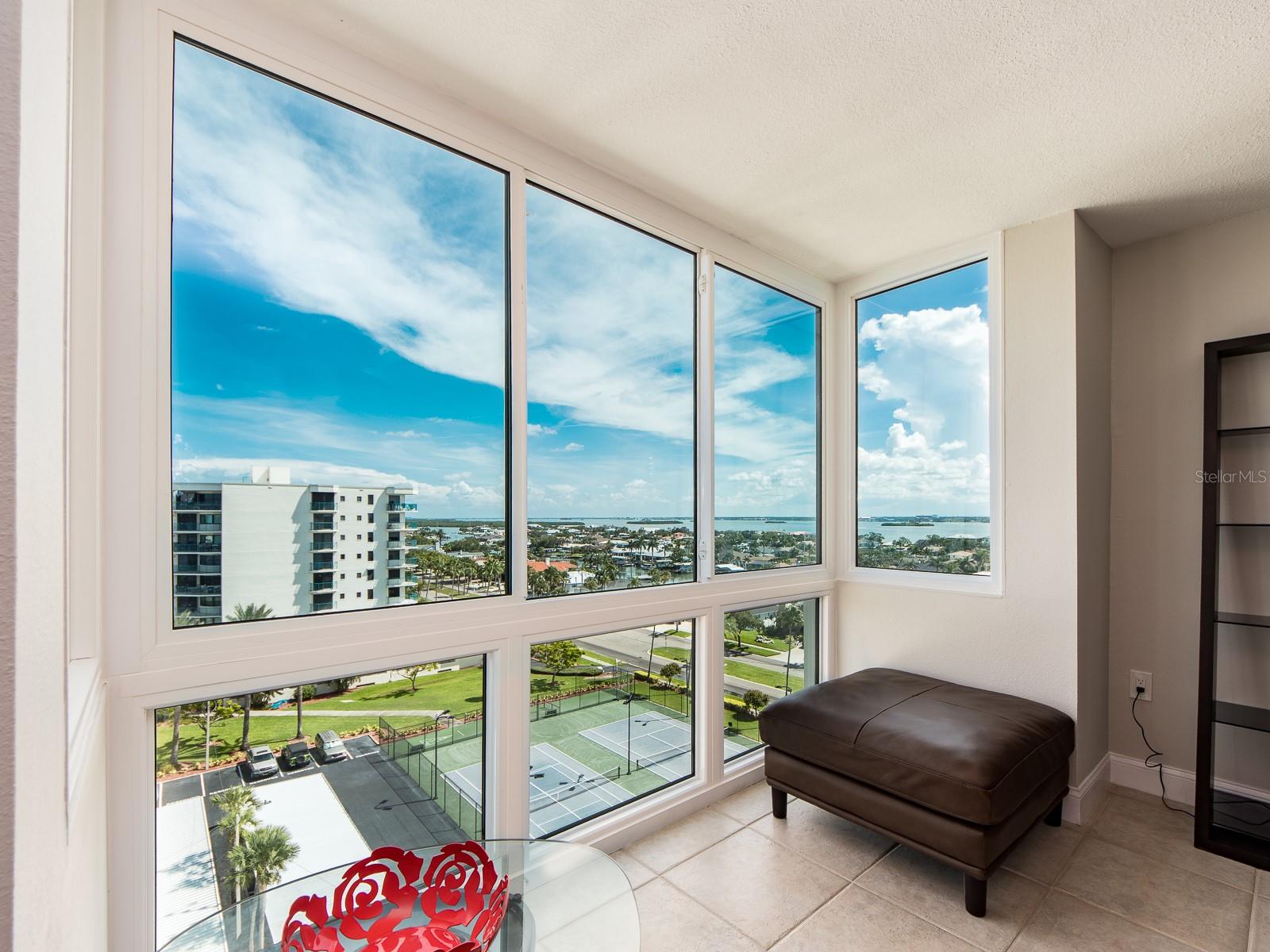 Image 6 of 48 For 660 Island Way 901
