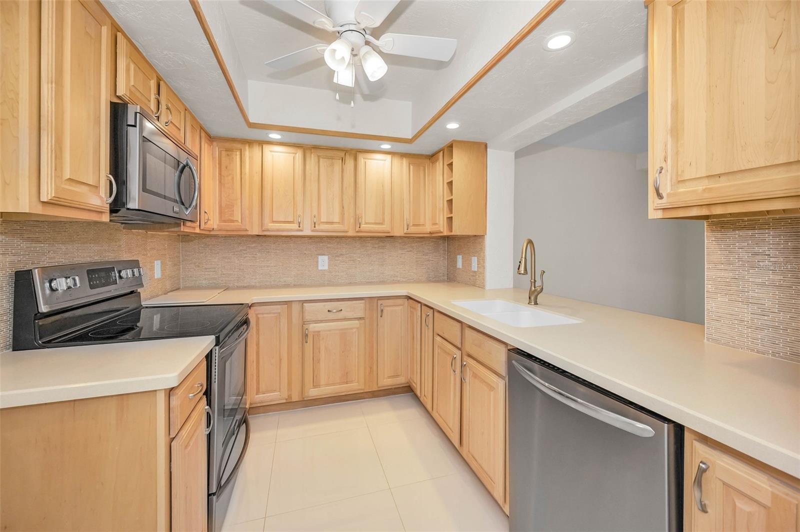 Image 21 of 47 For 6561 Golden Horseshoe Drive