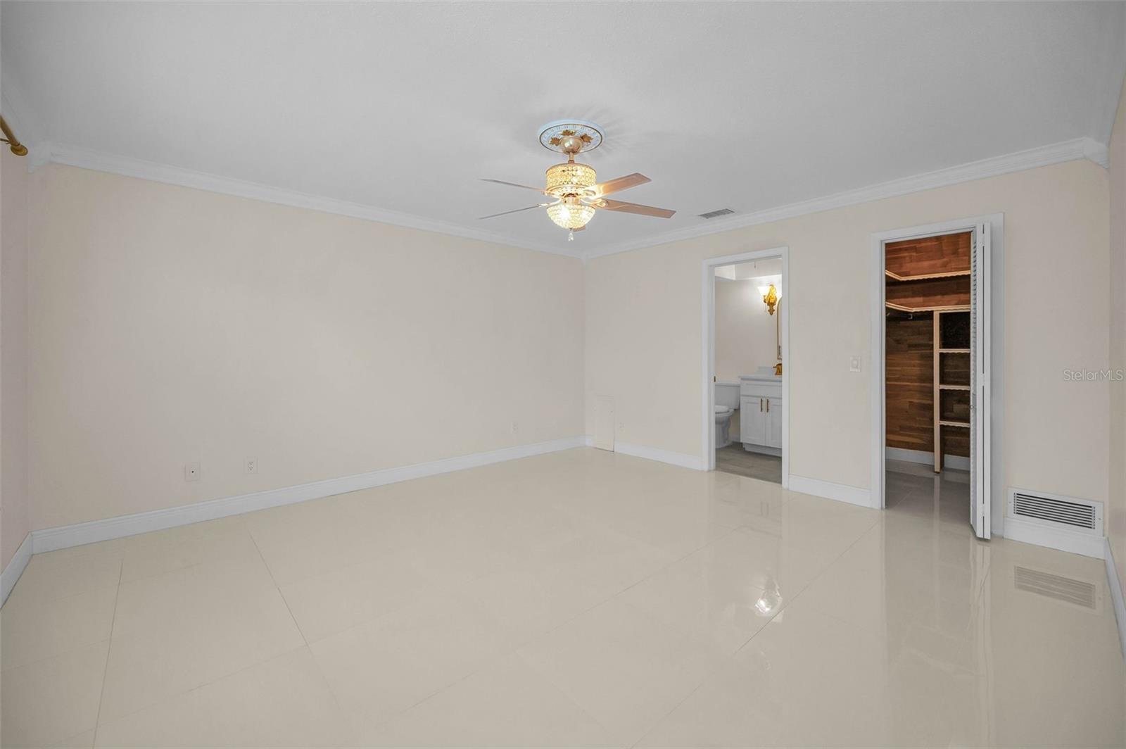 Image 24 of 47 For 6561 Golden Horseshoe Drive
